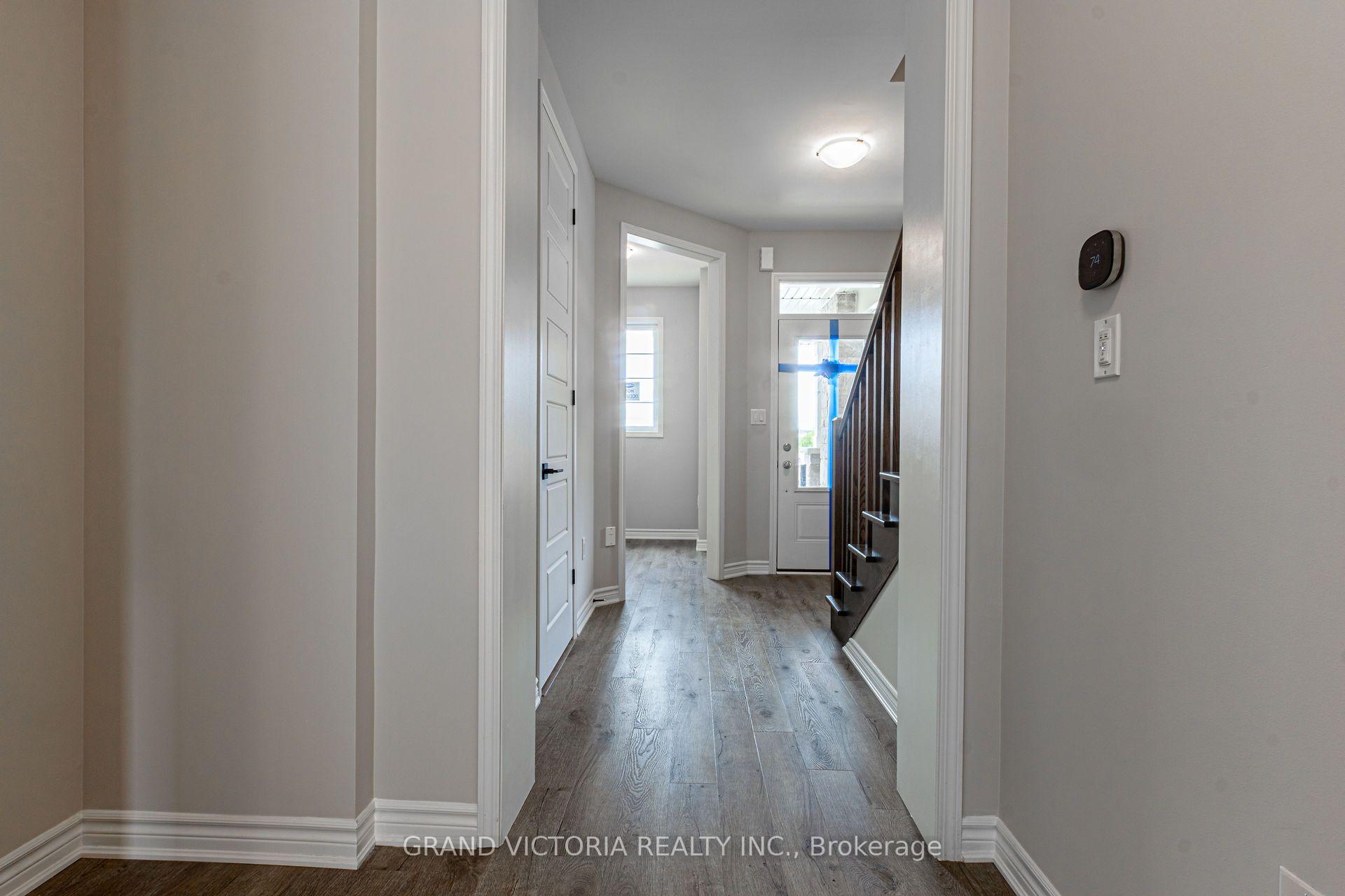 Photo 4 of 327 Humphrey Street, Hamilton, Waterdown — HOMEH