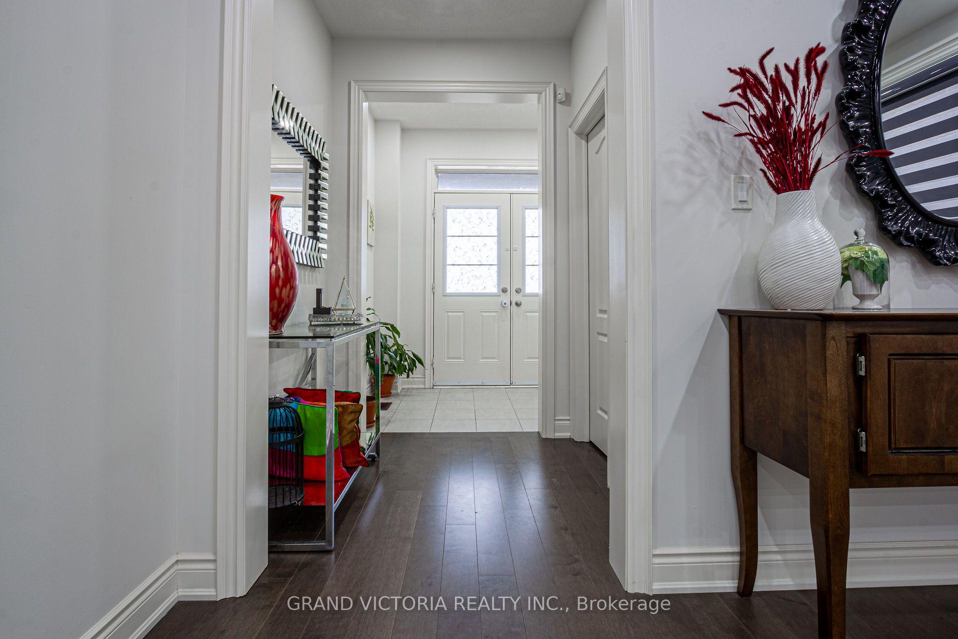 Photo 5 of 327 Humphrey Street, Hamilton, Waterdown — HOMEH