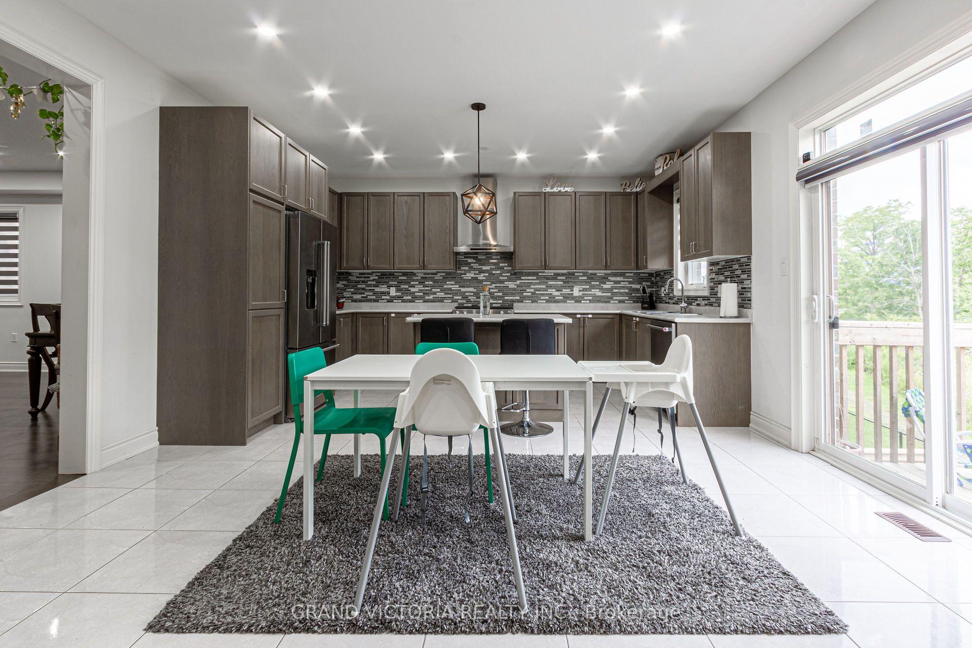 Photo 9 of 327 Humphrey Street, Hamilton, Waterdown — HOMEH