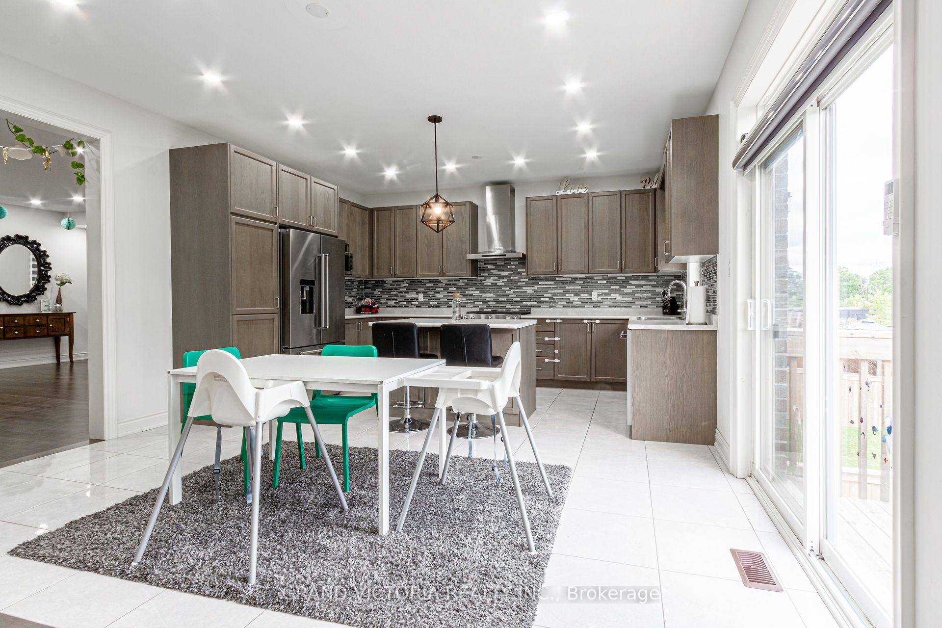 Photo 10 of 327 Humphrey Street, Hamilton, Waterdown — HOMEH