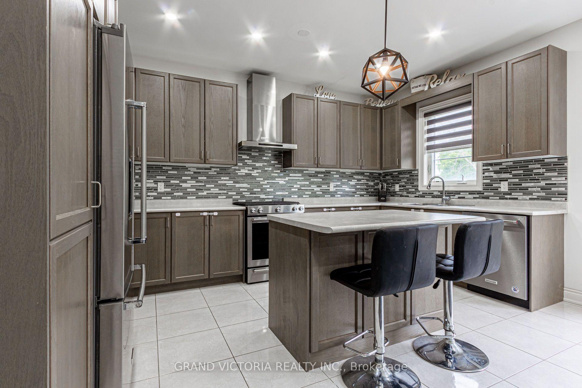Photo 11 of 327 Humphrey Street, Hamilton, Waterdown — HOMEH