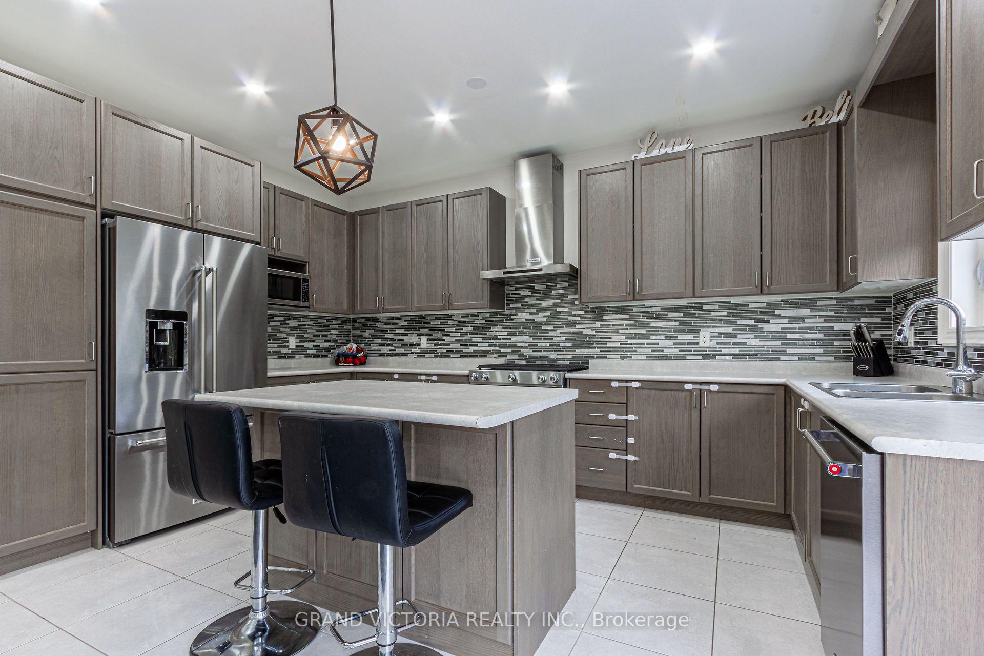 Photo 12 of 327 Humphrey Street, Hamilton, Waterdown — HOMEH
