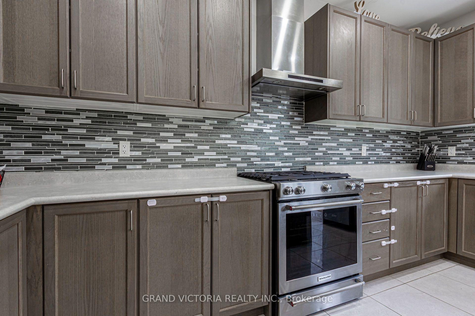 Photo 13 of 327 Humphrey Street, Hamilton, Waterdown — HOMEH