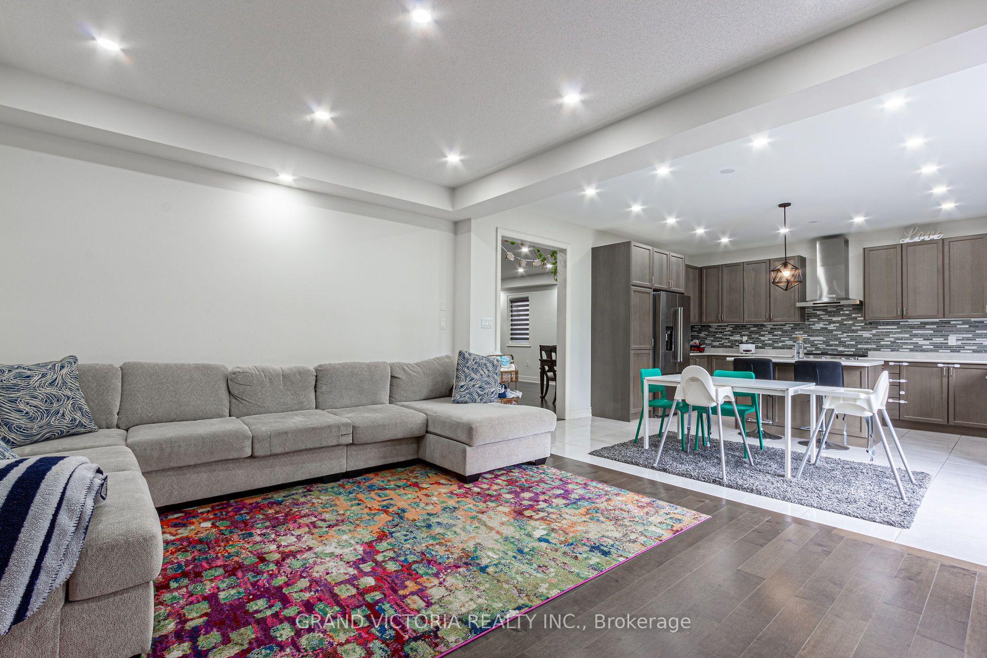 Photo 17 of 327 Humphrey Street, Hamilton, Waterdown — HOMEH