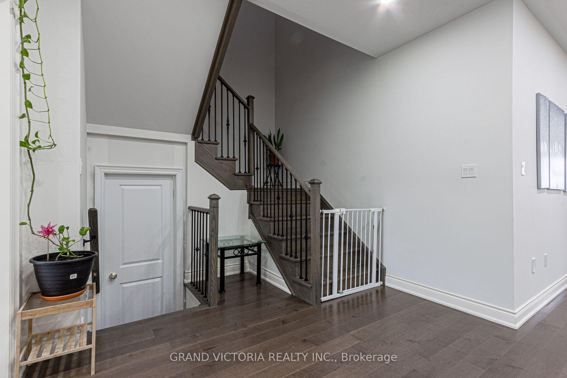 Photo 24 of 327 Humphrey Street, Hamilton, Waterdown — HOMEH