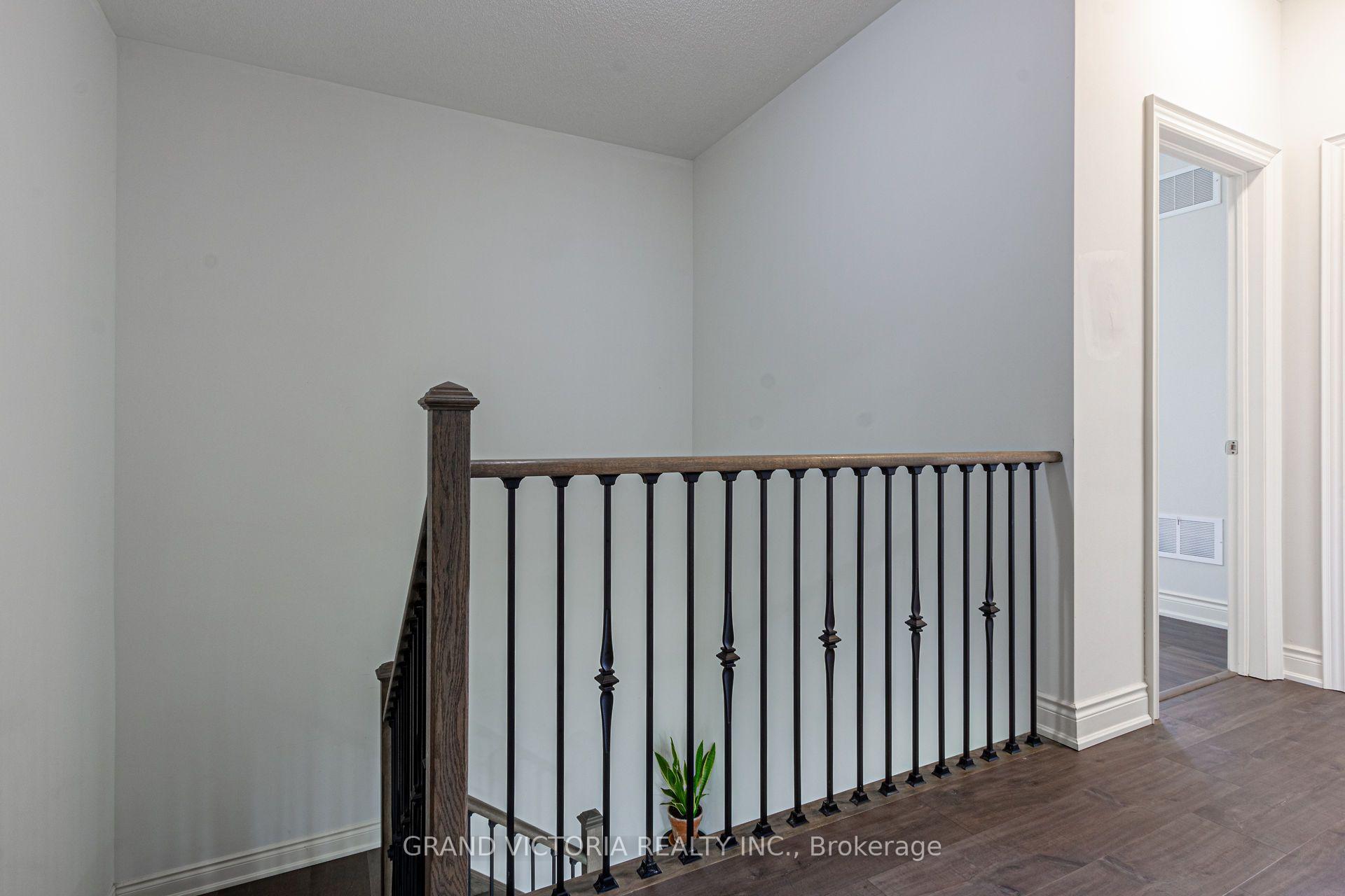 Photo 25 of 327 Humphrey Street, Hamilton, Waterdown — HOMEH