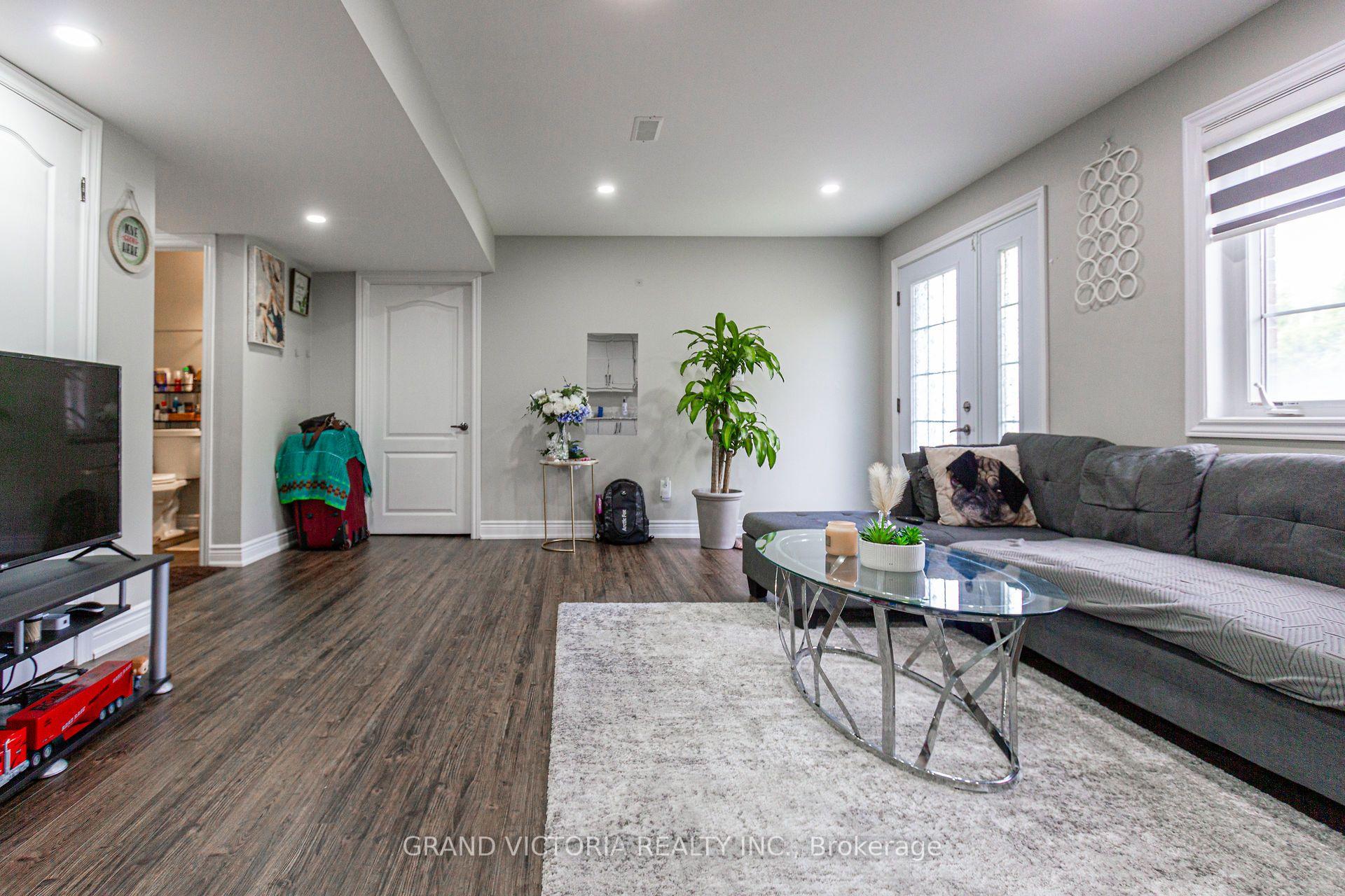 Photo 40 of 327 Humphrey Street, Hamilton, Waterdown — HOMEH