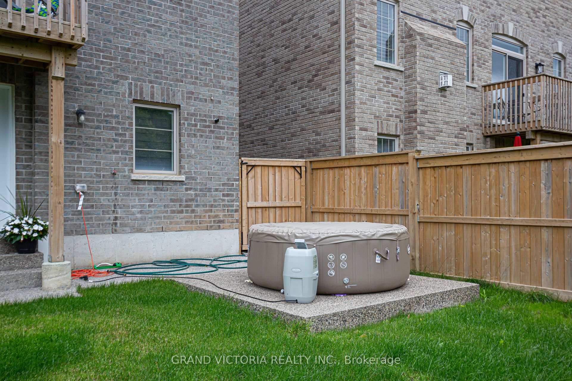 Photo 50 of 327 Humphrey Street, Hamilton, Waterdown — HOMEH