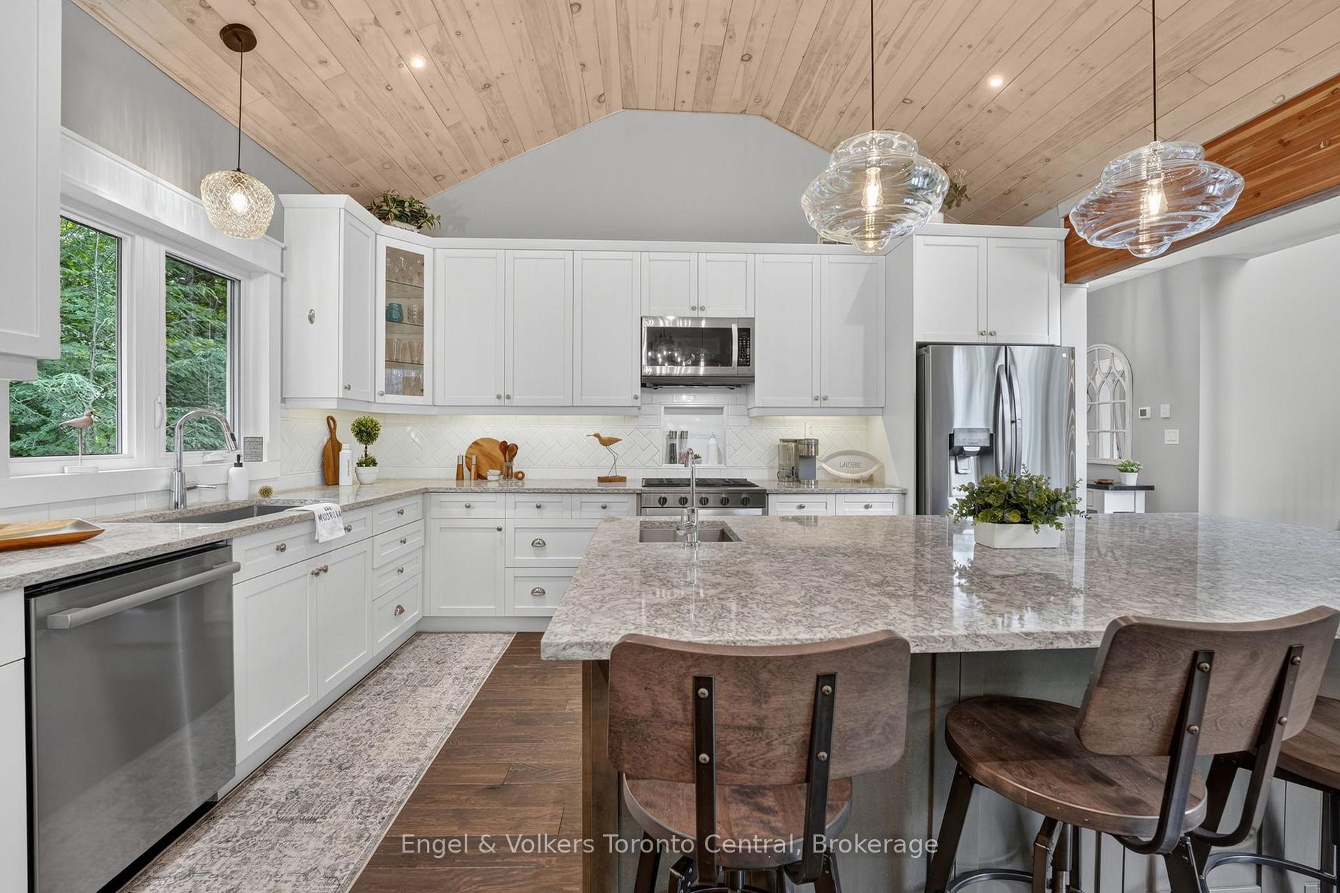 Photo 4 of 1076 Healey Lake Road, Bracebridge, Macaulay — HOMEH