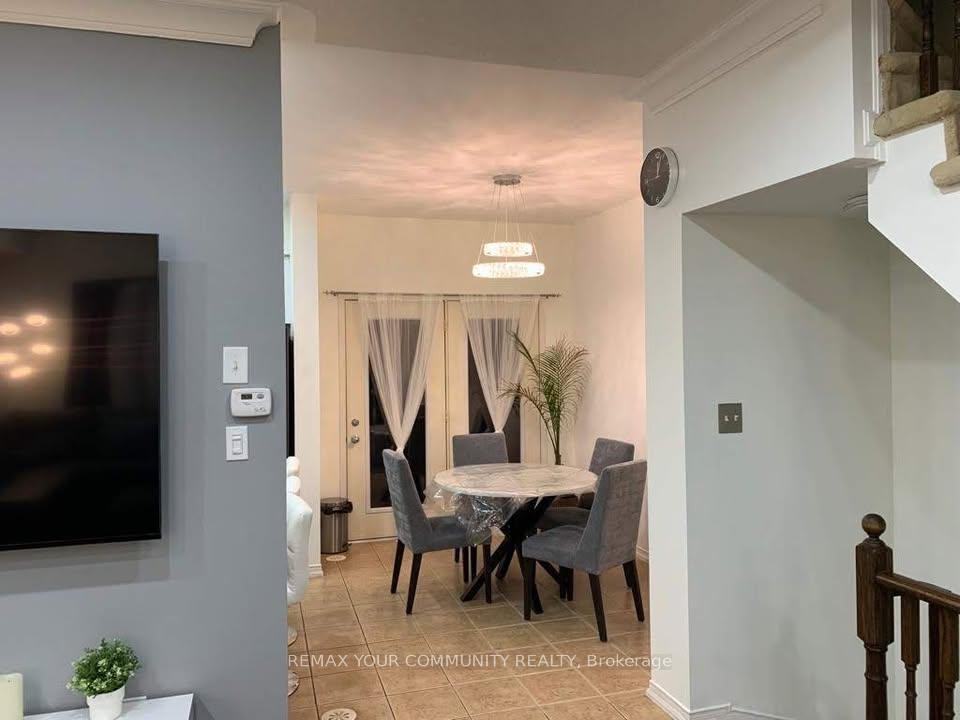 Photo 6 of 98 John Bell Crescent, Scarborough, Clairlea-Birchmount — HOMEH