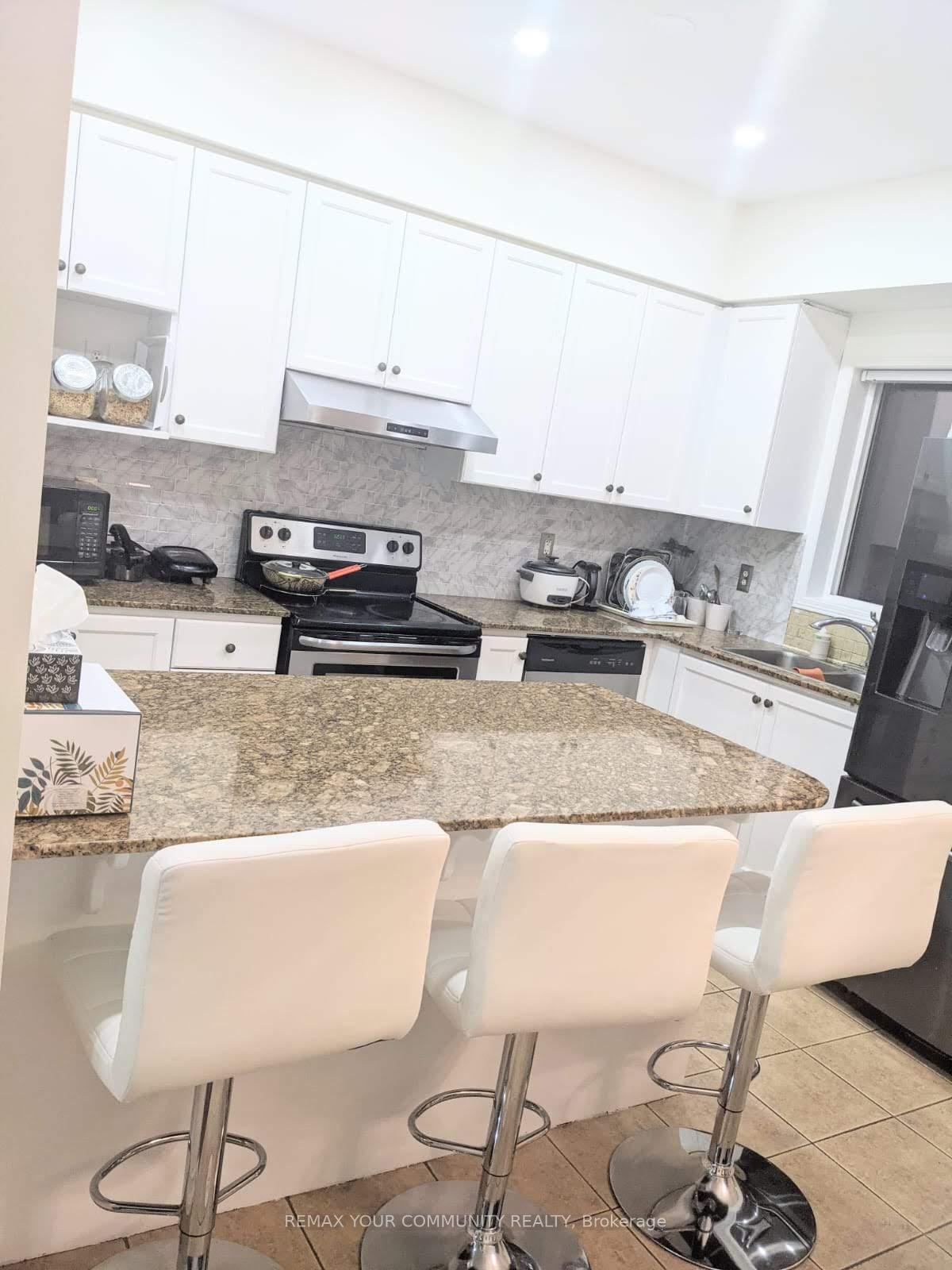 Photo 7 of 98 John Bell Crescent, Scarborough, Clairlea-Birchmount — HOMEH