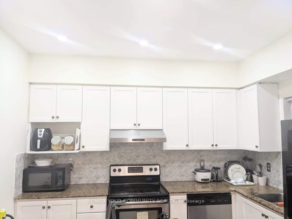 Photo 9 of 98 John Bell Crescent, Scarborough, Clairlea-Birchmount — HOMEH