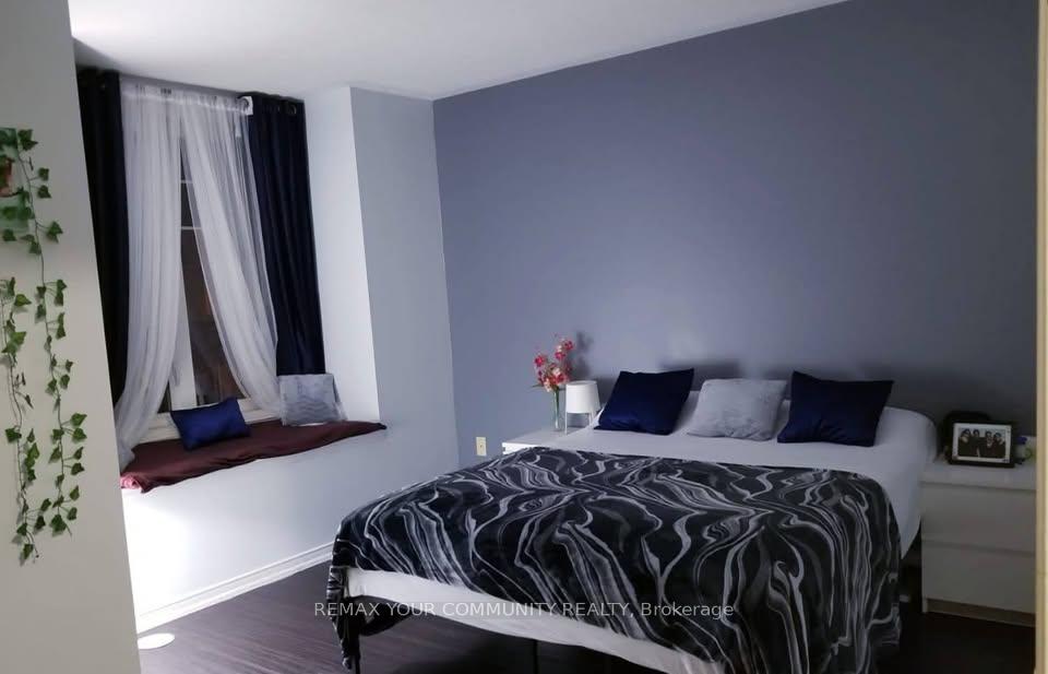 Photo 10 of 98 John Bell Crescent, Scarborough, Clairlea-Birchmount — HOMEH