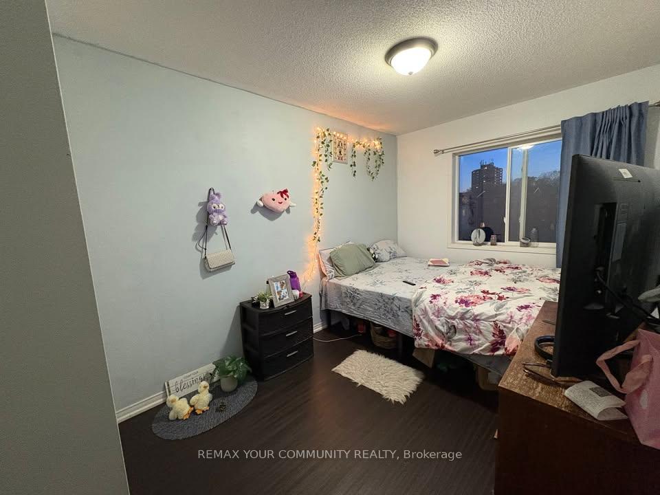 Photo 12 of 98 John Bell Crescent, Scarborough, Clairlea-Birchmount — HOMEH