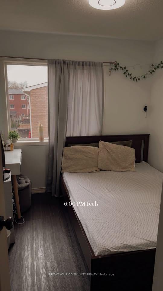 Photo 13 of 98 John Bell Crescent, Scarborough, Clairlea-Birchmount — HOMEH