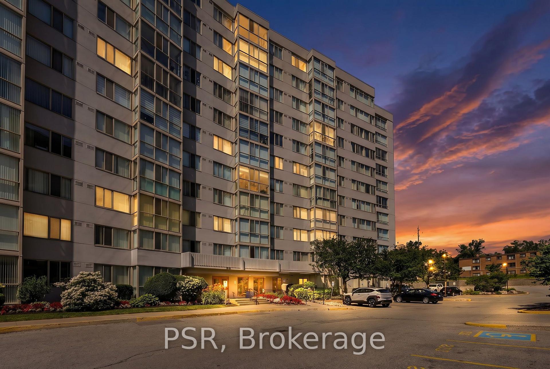 Photo 1 of Unit 806, 270 Davis Drive, Newmarket, Central Newmarket — HOMEH