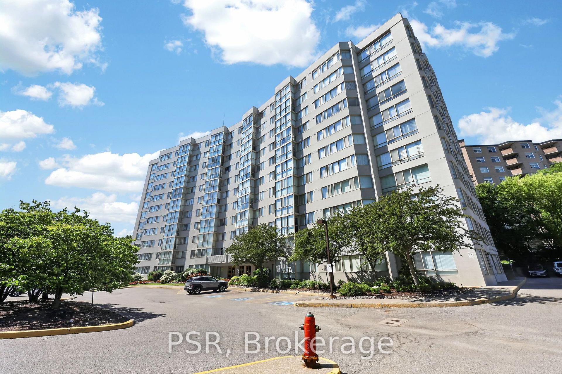 Photo 3 of Unit 806, 270 Davis Drive, Newmarket, Central Newmarket — HOMEH