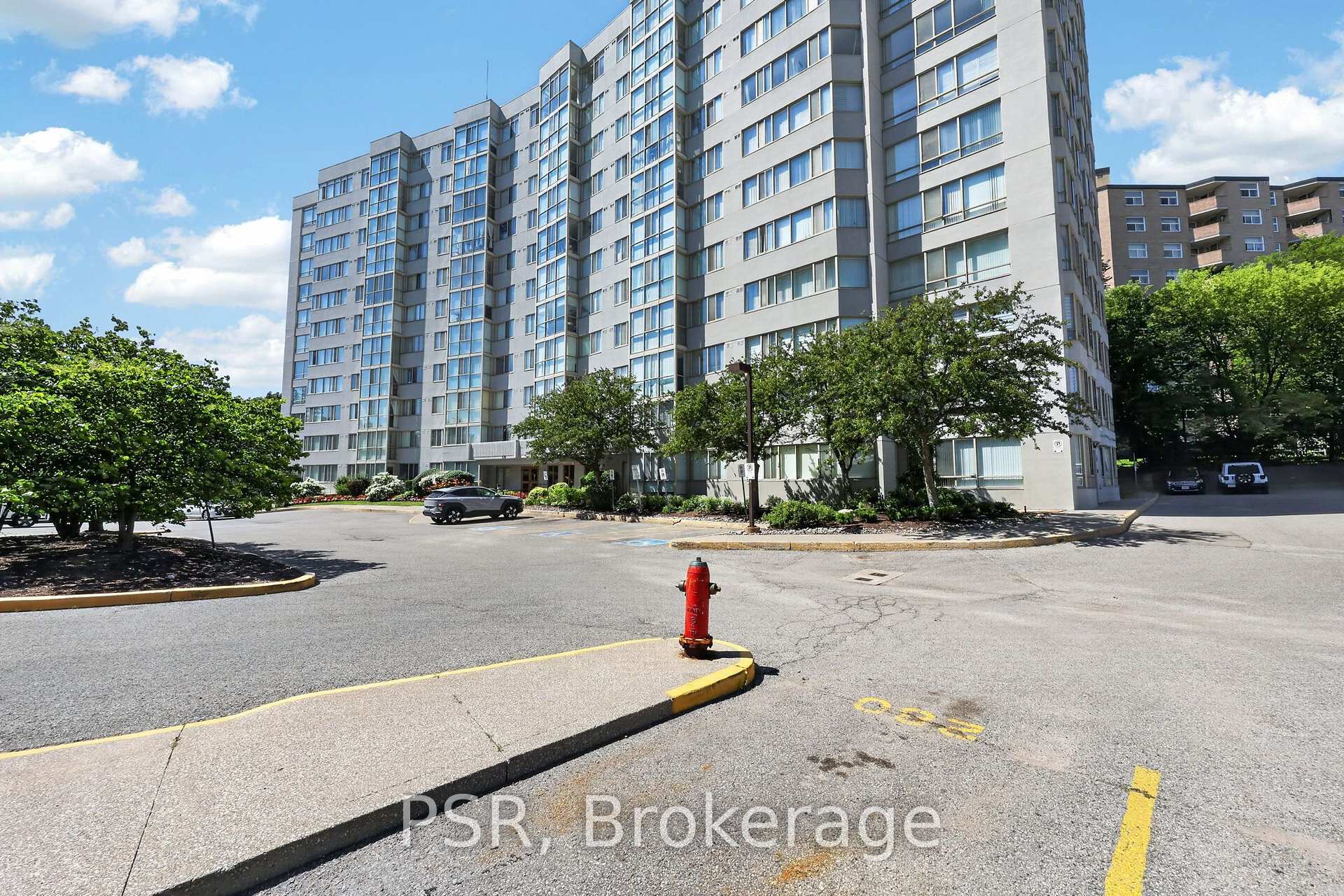 Photo 4 of Unit 806, 270 Davis Drive, Newmarket, Central Newmarket — HOMEH