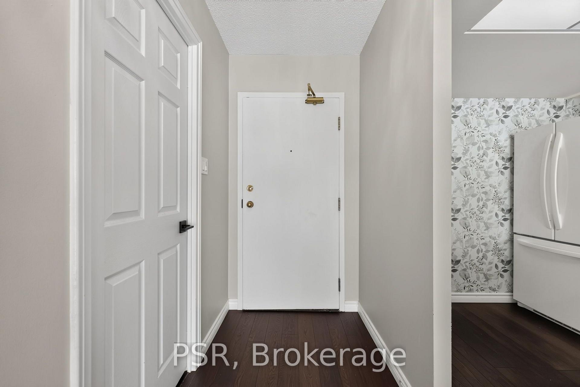 Photo 5 of Unit 806, 270 Davis Drive, Newmarket, Central Newmarket — HOMEH
