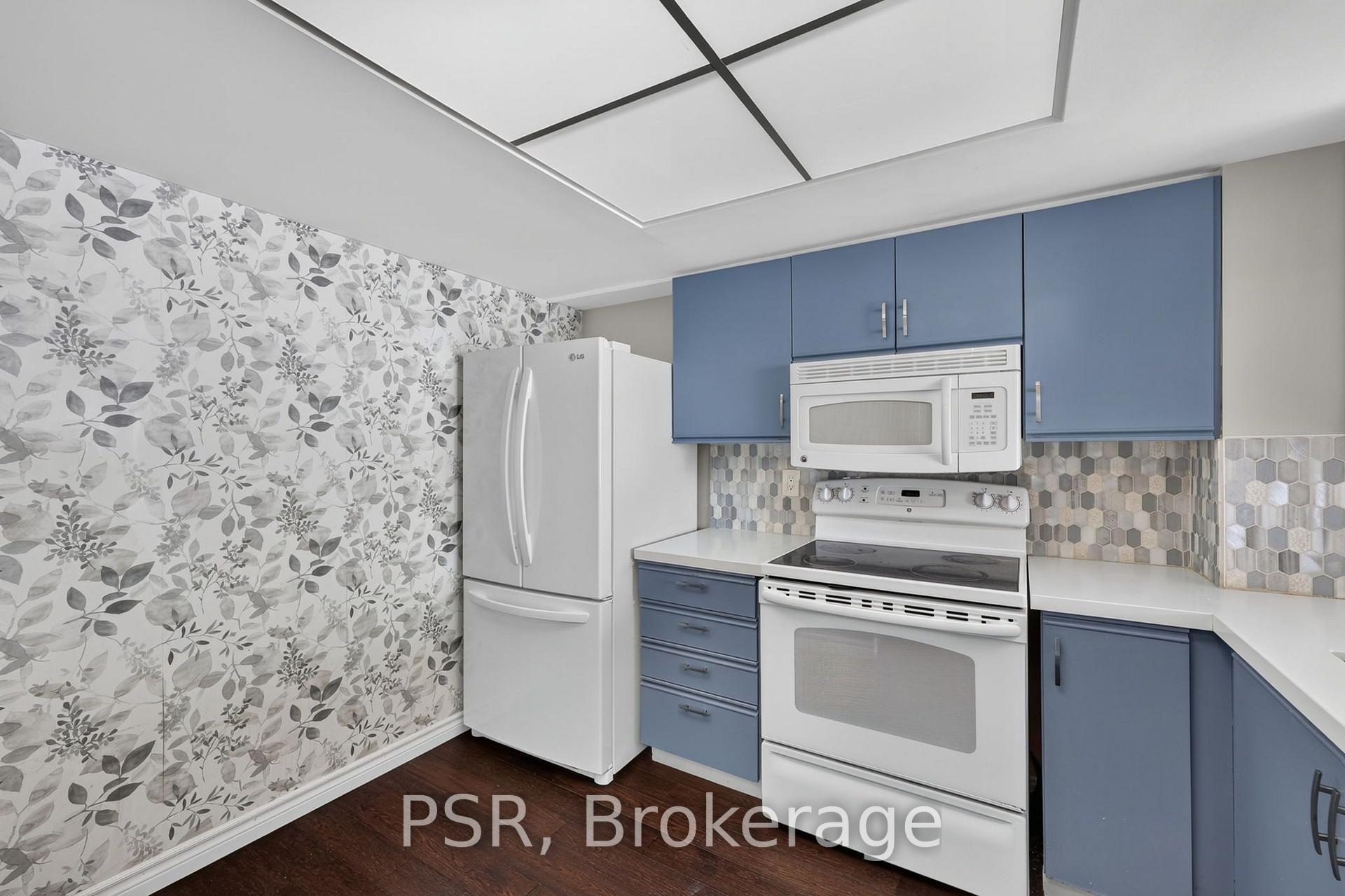 Photo 10 of Unit 806, 270 Davis Drive, Newmarket, Central Newmarket — HOMEH