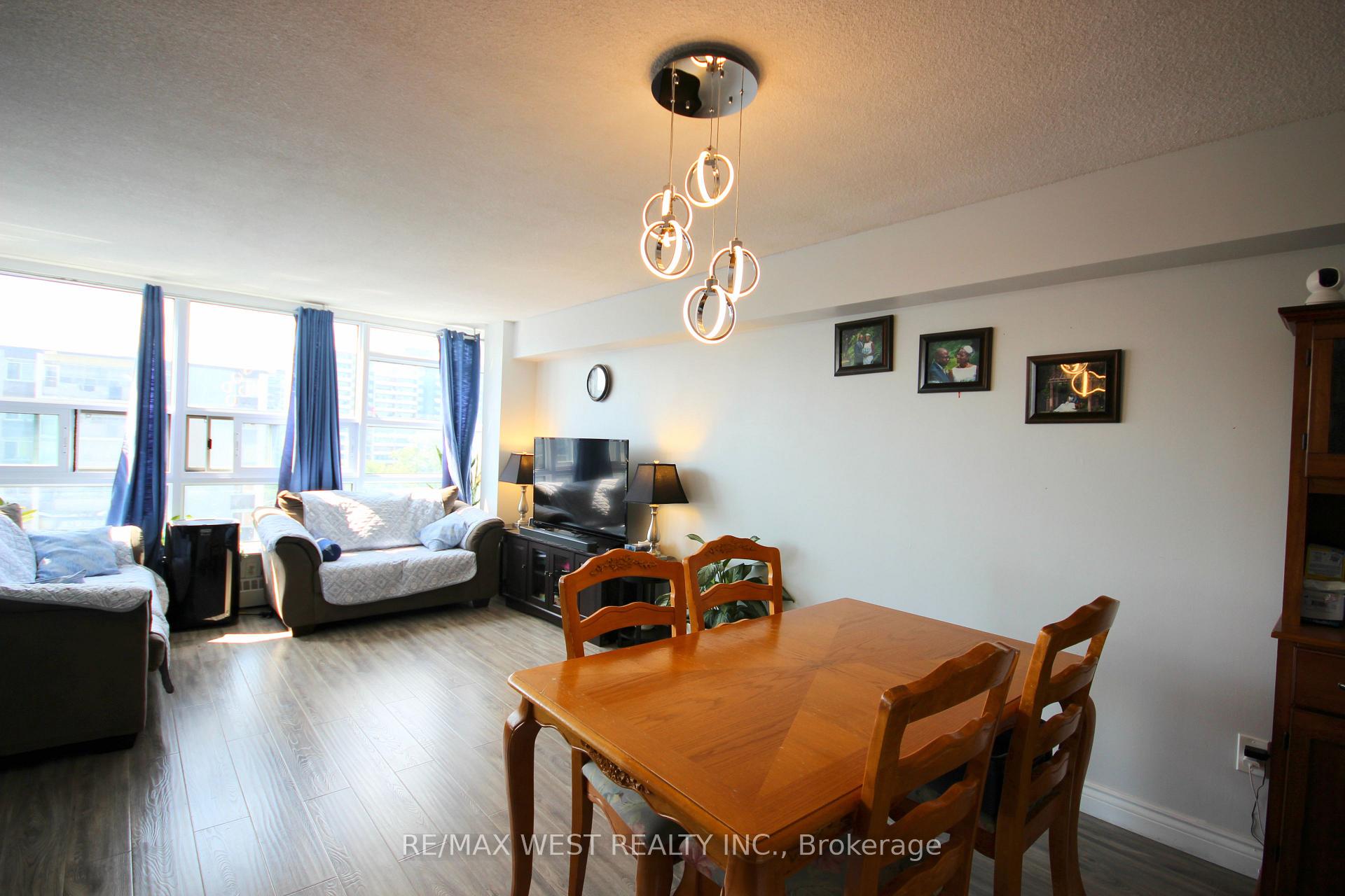 Photo 2 of Unit 801, 3380 Eglinton Avenue E, Scarborough, Scarborough Village — HOMEH