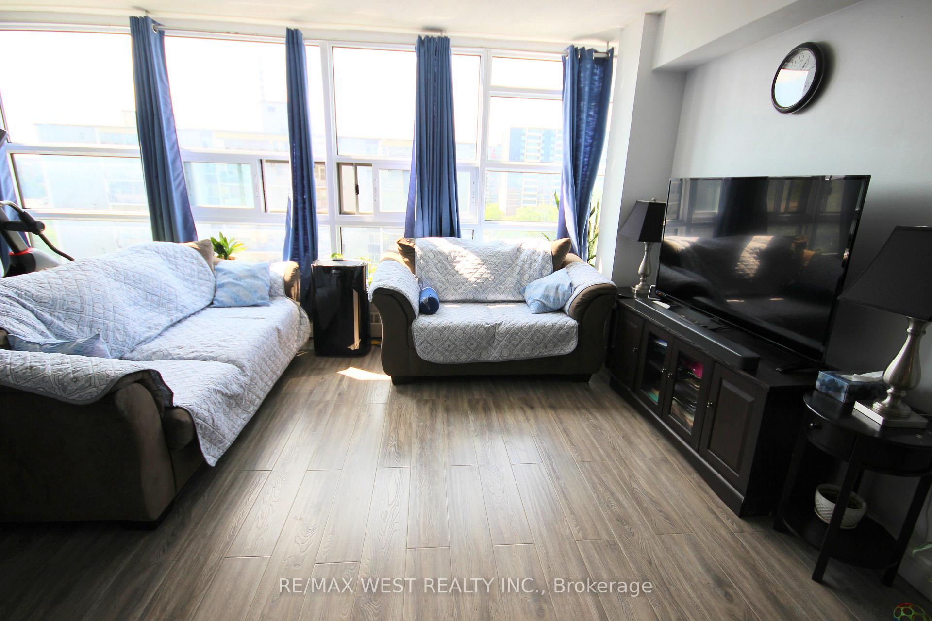 Photo 3 of Unit 801, 3380 Eglinton Avenue E, Scarborough, Scarborough Village — HOMEH