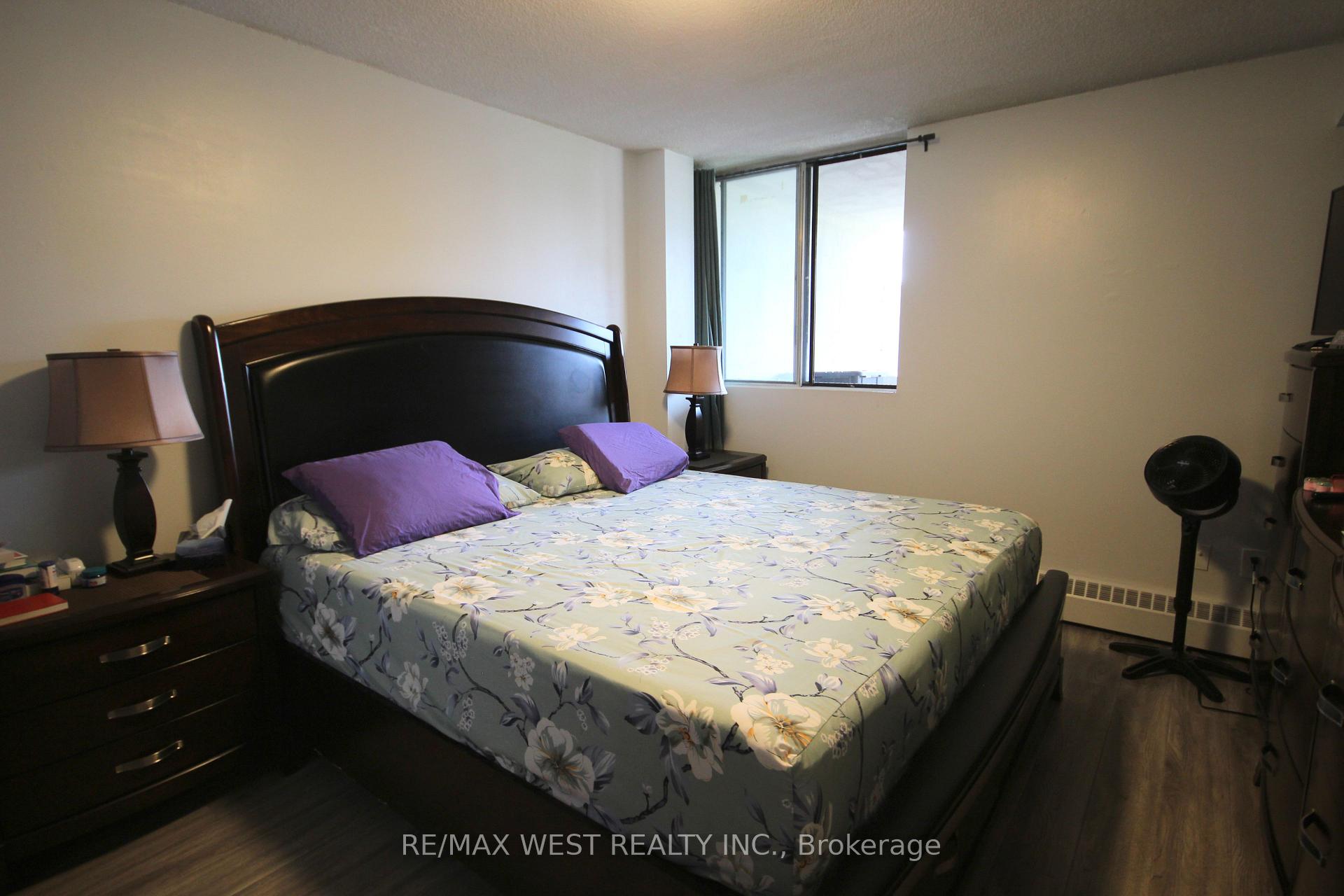 Photo 6 of Unit 801, 3380 Eglinton Avenue E, Scarborough, Scarborough Village — HOMEH
