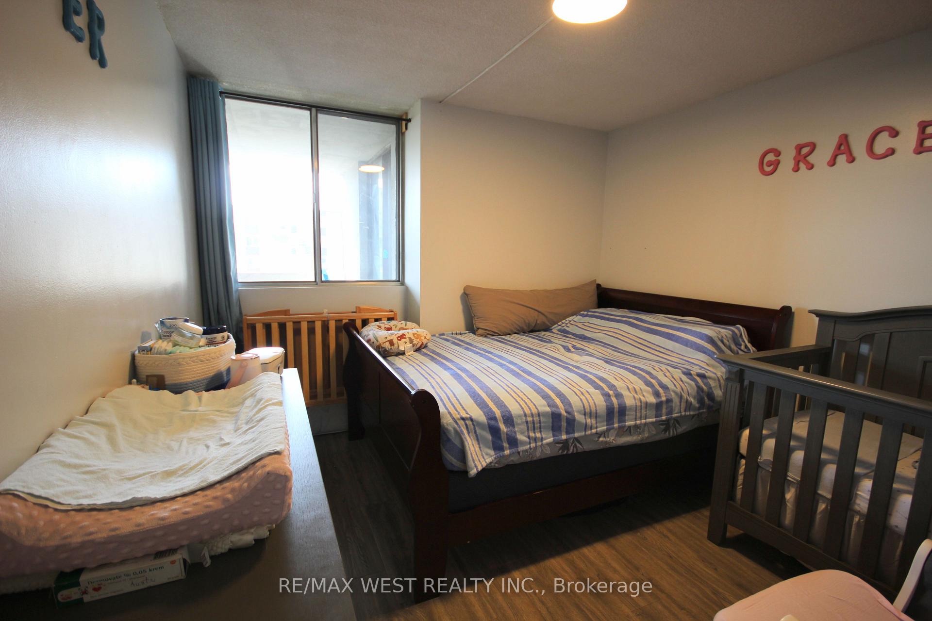 Photo 8 of Unit 801, 3380 Eglinton Avenue E, Scarborough, Scarborough Village — HOMEH
