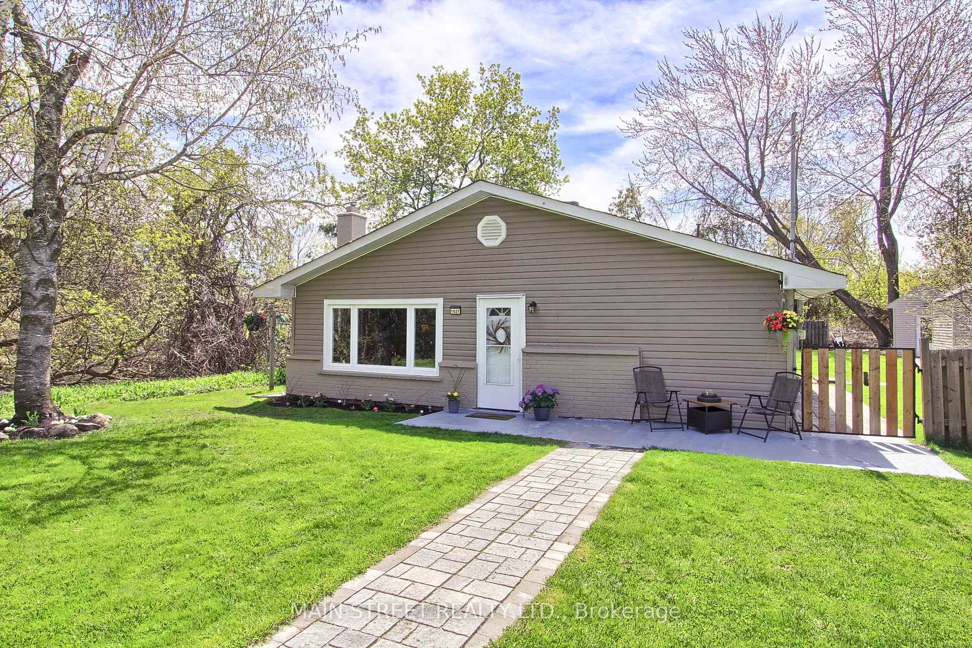 Photo 2 of 1021 Goshen Road, Innisfil, Alcona — HOMEH