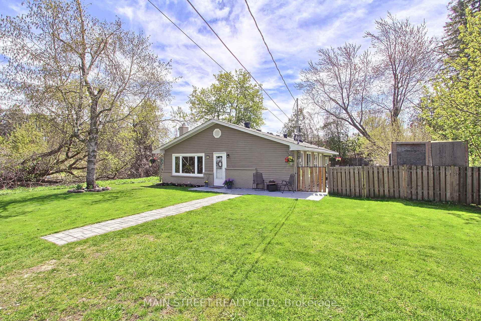 Photo 3 of 1021 Goshen Road, Innisfil, Alcona — HOMEH