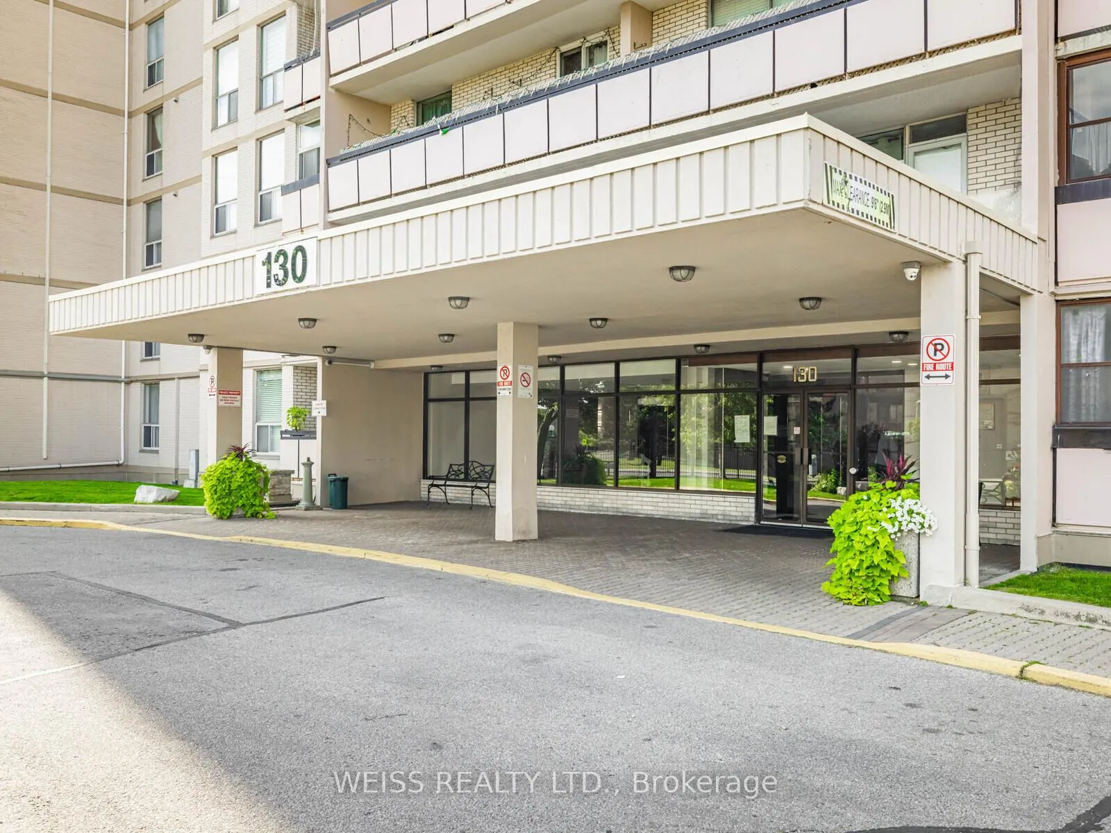 Photo 4 of Unit 301, 130 Neptune Drive, Toronto, Englemount-Lawrence — HOMEH