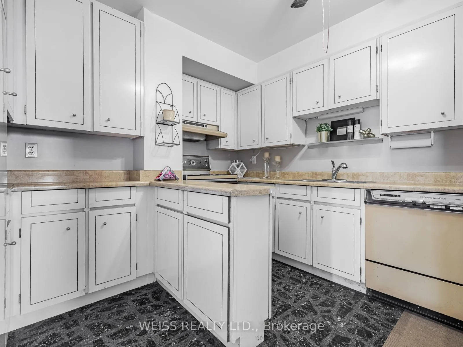 Photo 7 of Unit 301, 130 Neptune Drive, Toronto, Englemount-Lawrence — HOMEH
