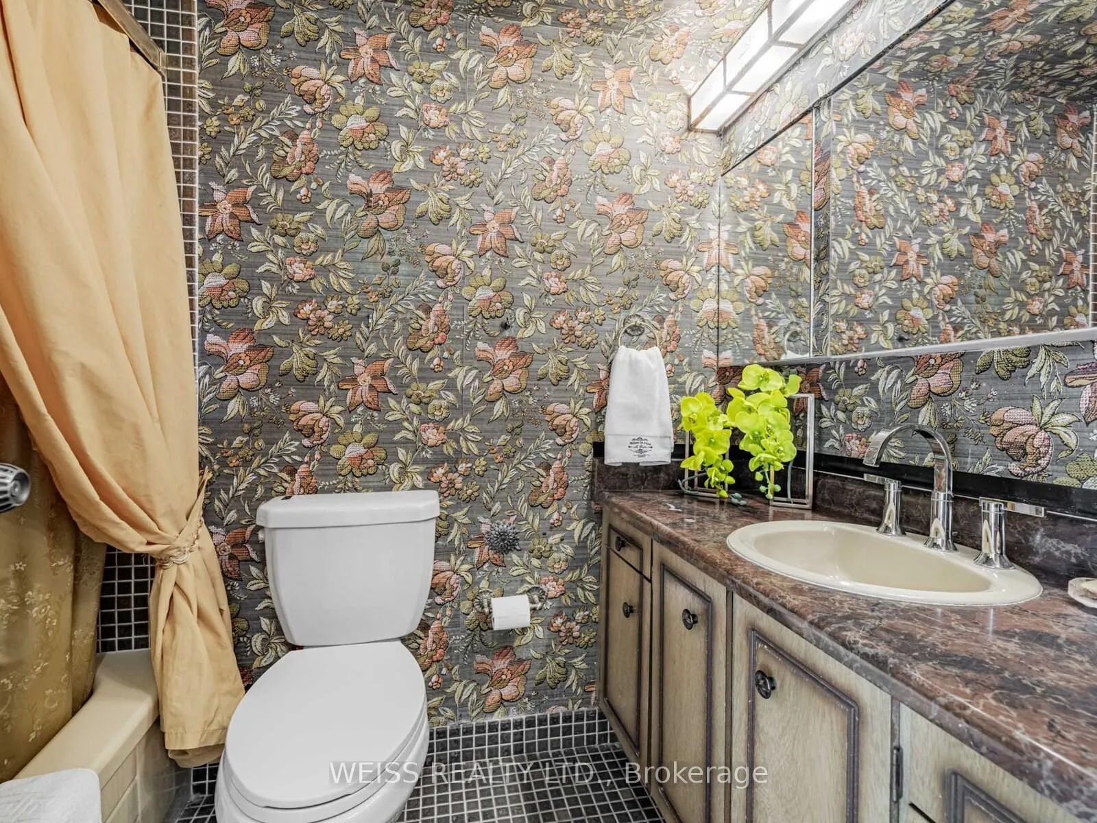 Photo 25 of Unit 301, 130 Neptune Drive, Toronto, Englemount-Lawrence — HOMEH