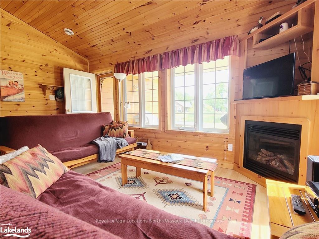 Photo 7 of 50 Cabin Crescent, Wasaga Beach — HOMEH