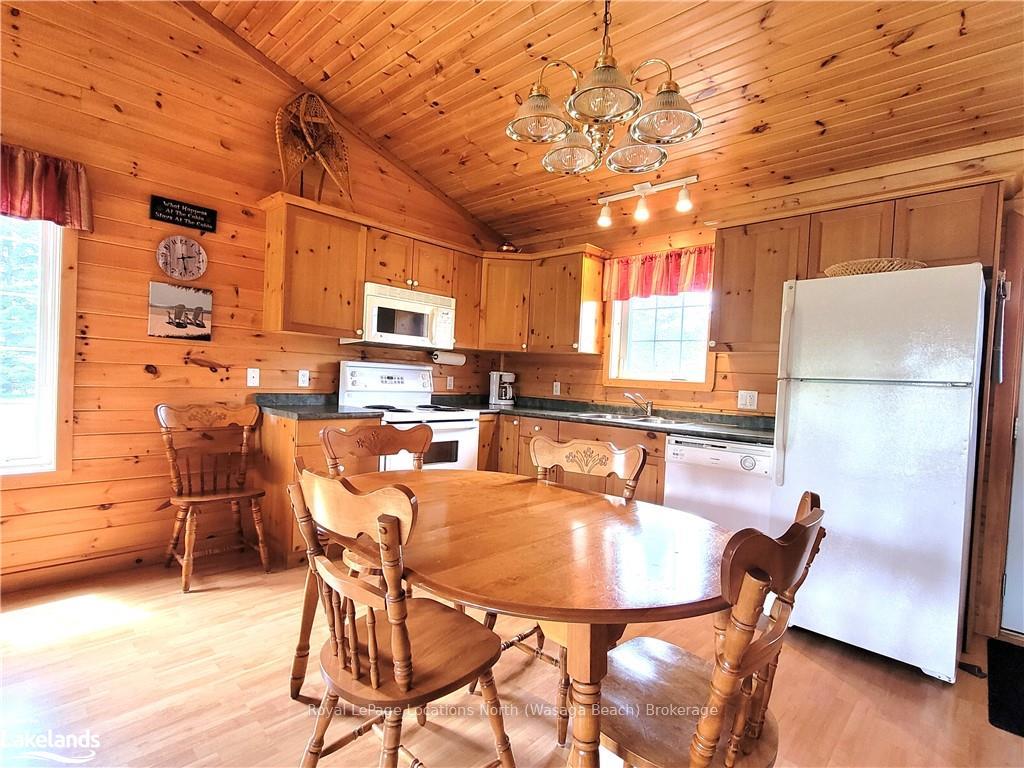 Photo 9 of 50 Cabin Crescent, Wasaga Beach — HOMEH