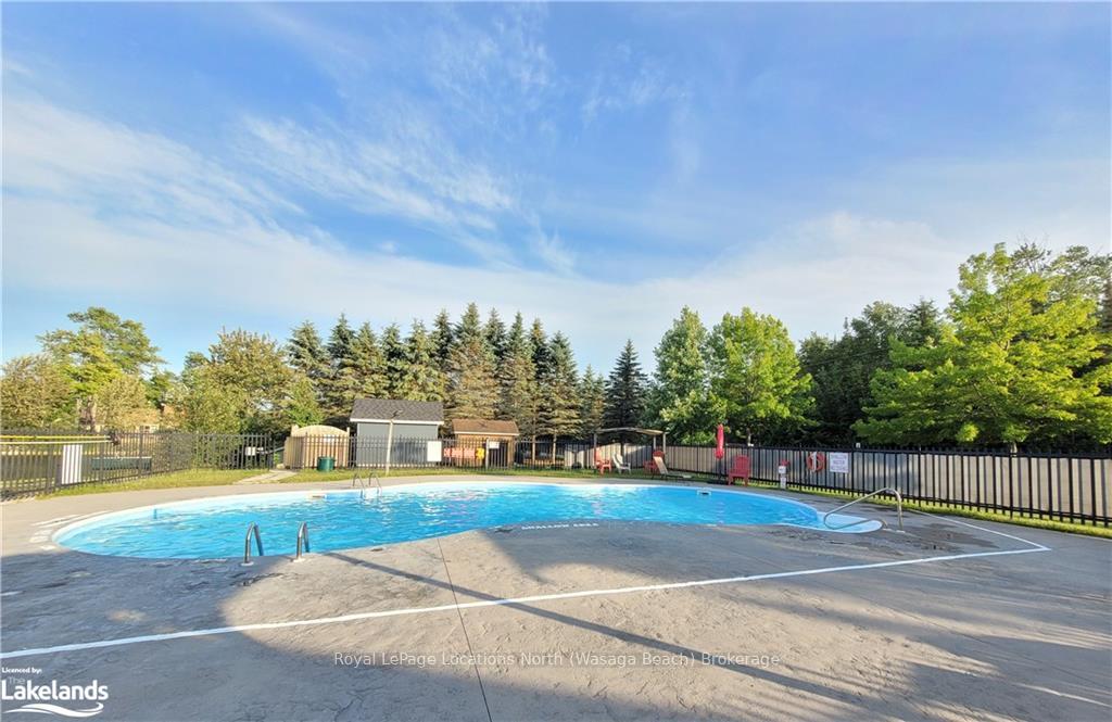 Photo 26 of 50 Cabin Crescent, Wasaga Beach — HOMEH