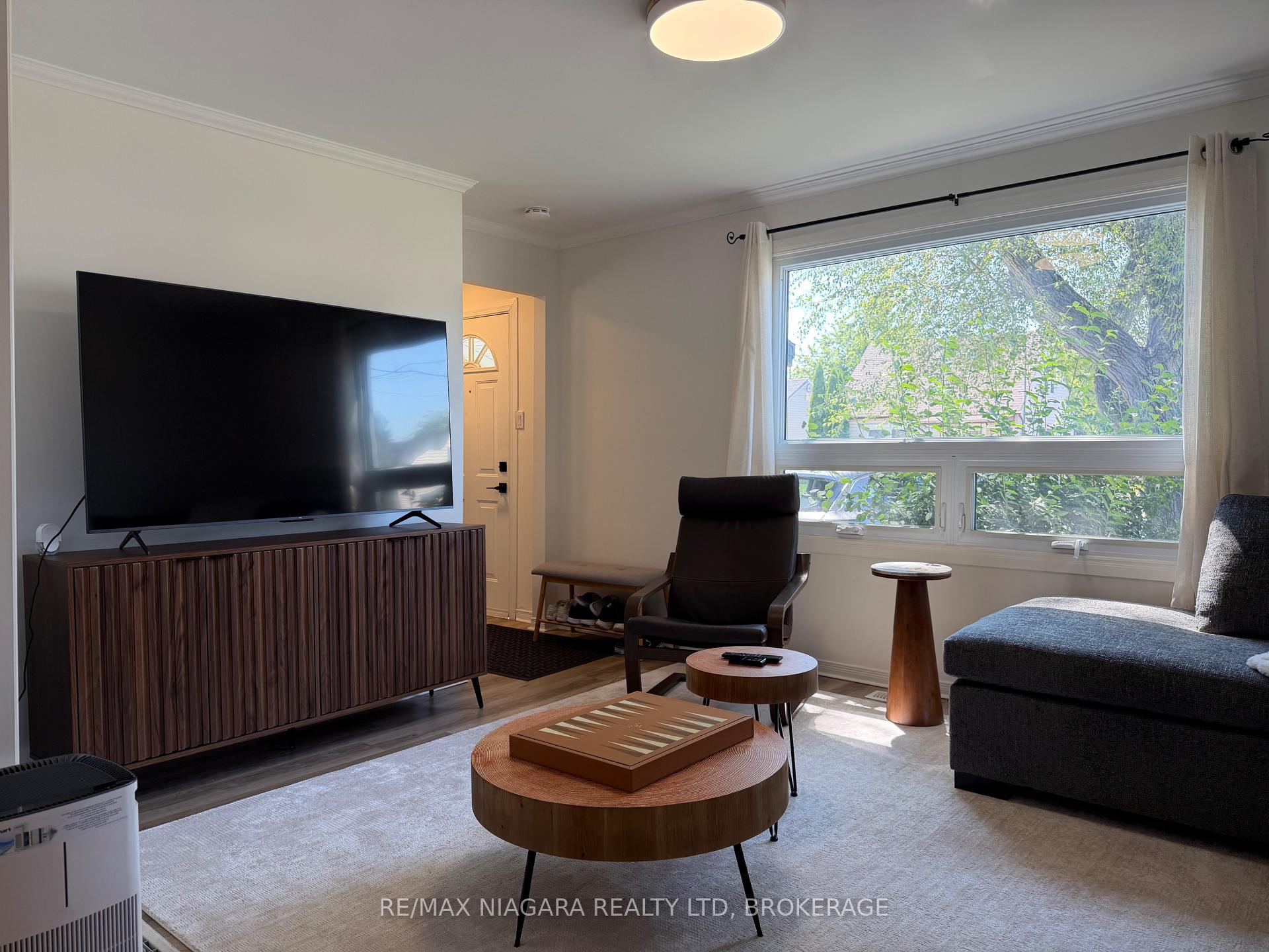 Photo 5 of 4354 Fifth Avenue, Niagara Falls, Downtown — HOMEH