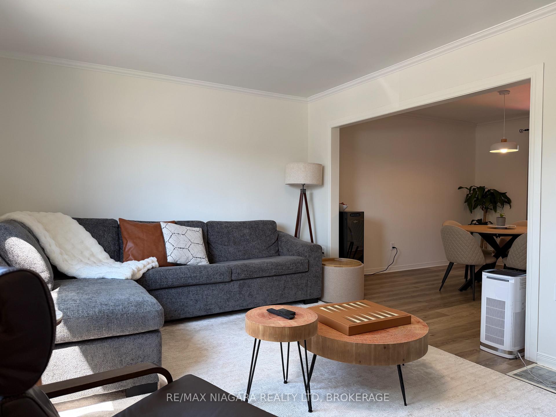 Photo 6 of 4354 Fifth Avenue, Niagara Falls, Downtown — HOMEH