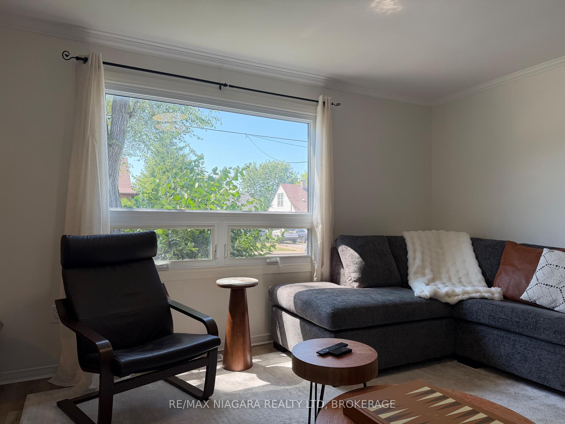 Photo 7 of 4354 Fifth Avenue, Niagara Falls, Downtown — HOMEH