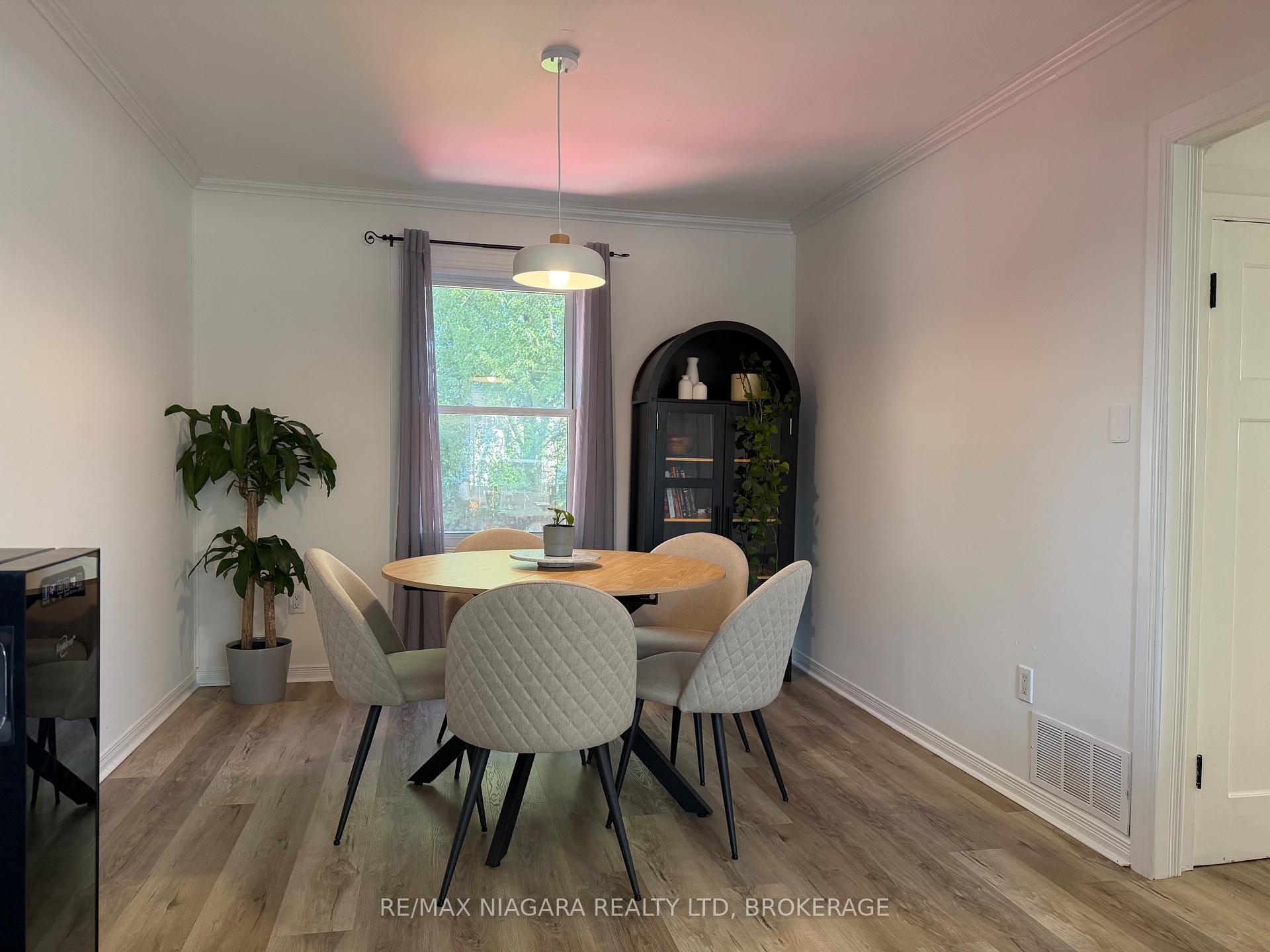 Photo 8 of 4354 Fifth Avenue, Niagara Falls, Downtown — HOMEH