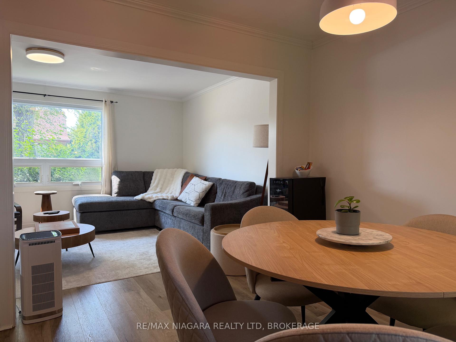 Photo 11 of 4354 Fifth Avenue, Niagara Falls, Downtown — HOMEH