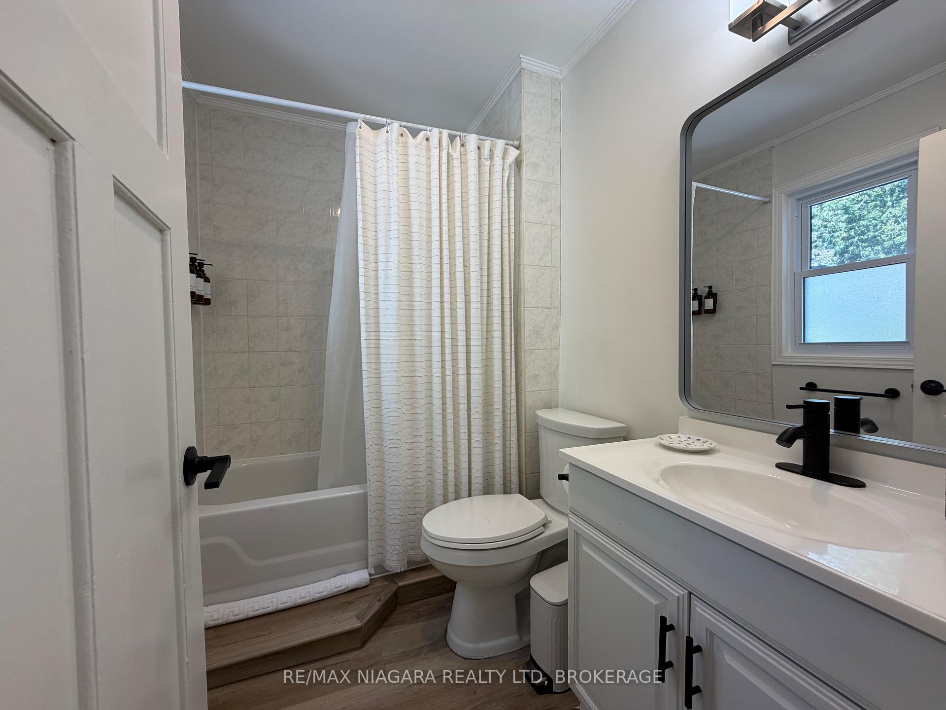 Photo 12 of 4354 Fifth Avenue, Niagara Falls, Downtown — HOMEH