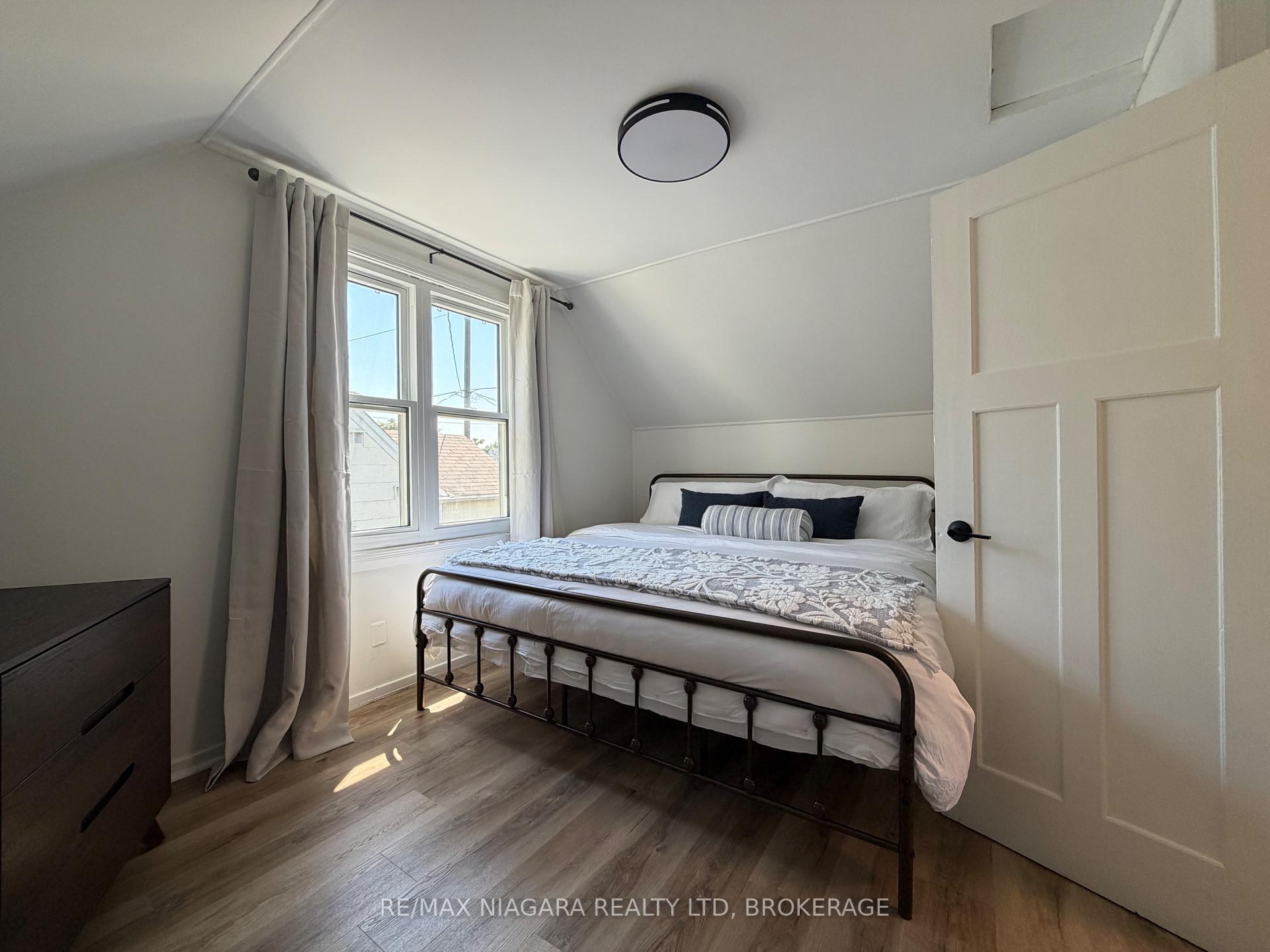 Photo 17 of 4354 Fifth Avenue, Niagara Falls, Downtown — HOMEH