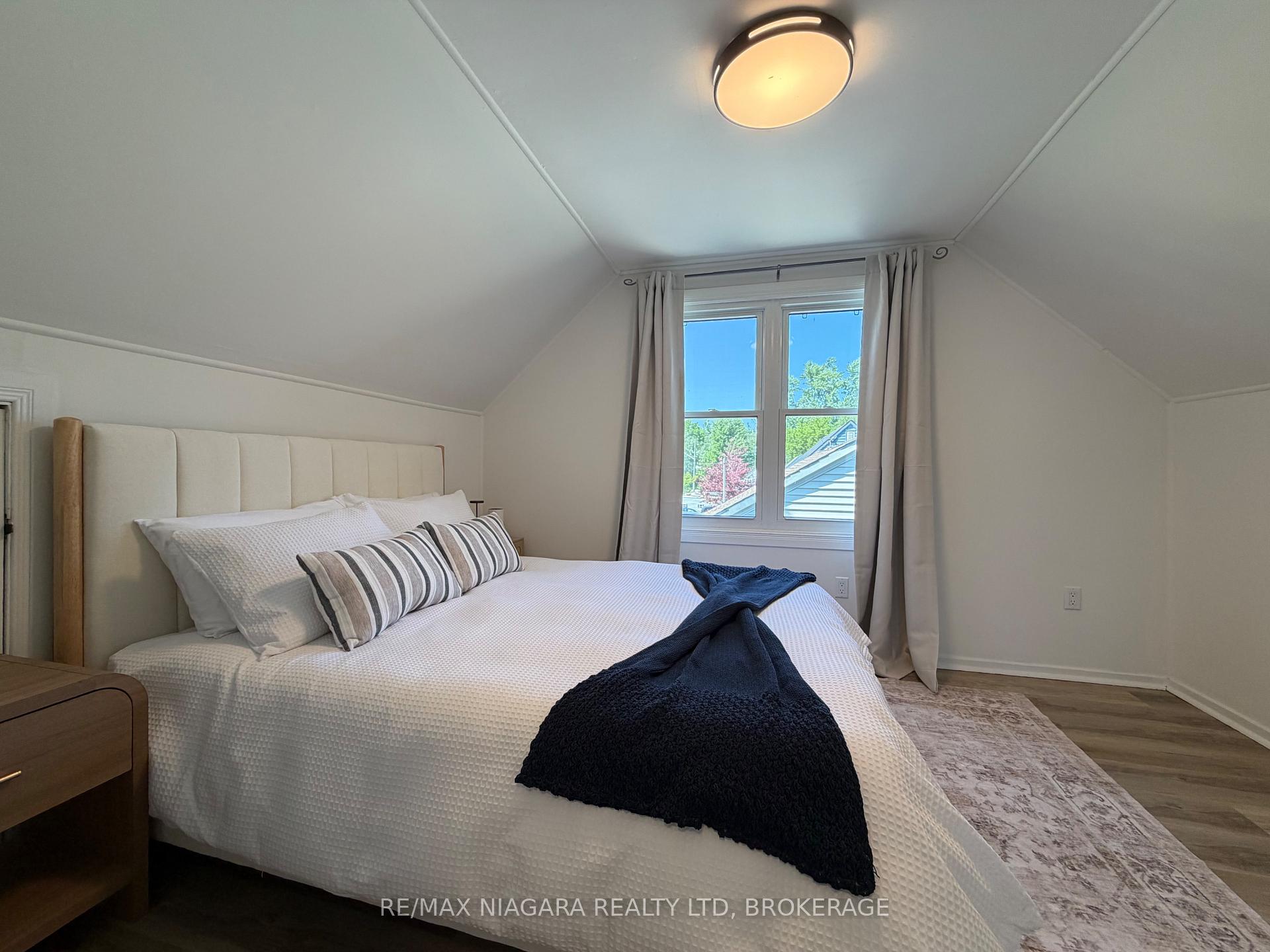Photo 19 of 4354 Fifth Avenue, Niagara Falls, Downtown — HOMEH
