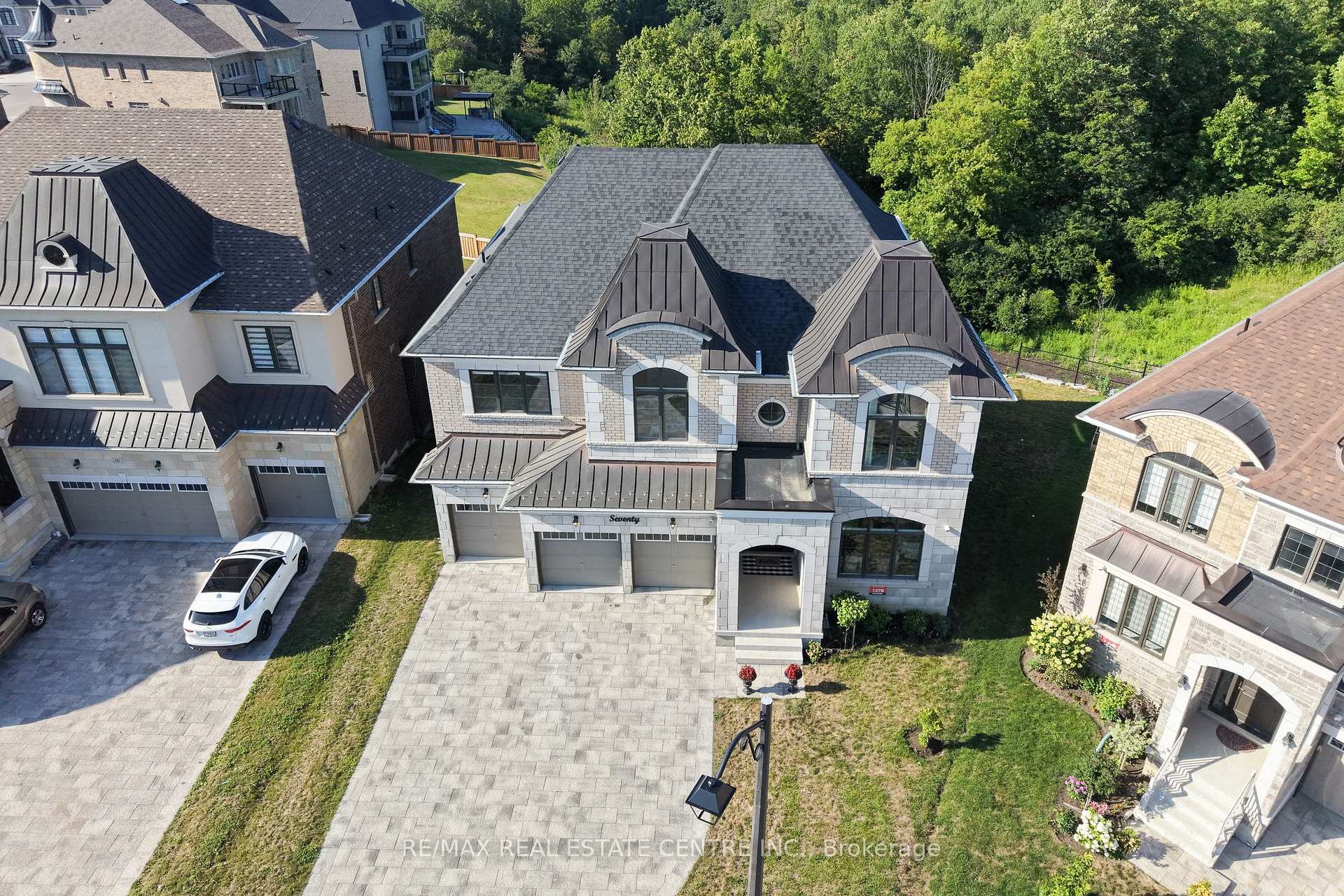 Photo 4 of 70 Appleyard Avenue, Vaughan, Kleinburg — HOMEH