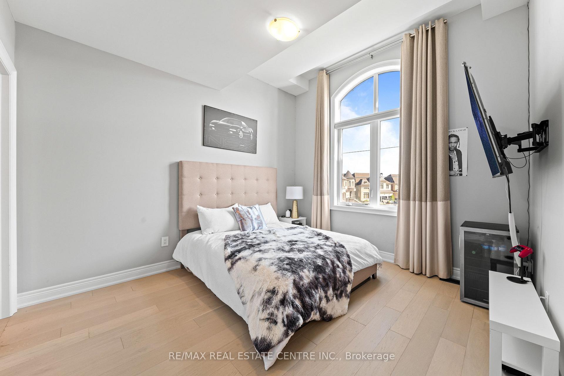 Photo 41 of 70 Appleyard Avenue, Vaughan, Kleinburg — HOMEH