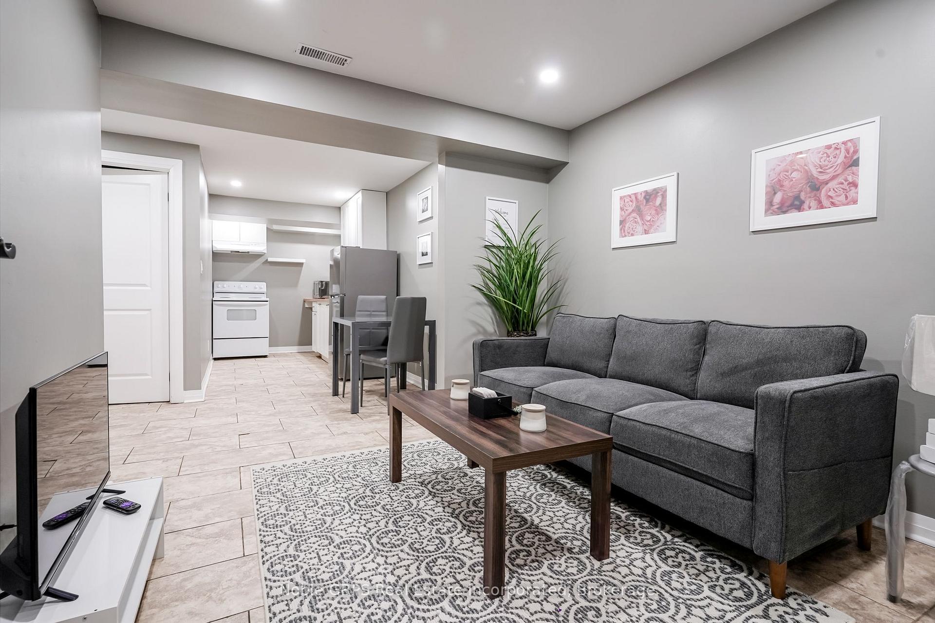 Photo 5 of 78 Butson Crescent, Clarington, Bowmanville — HOMEH