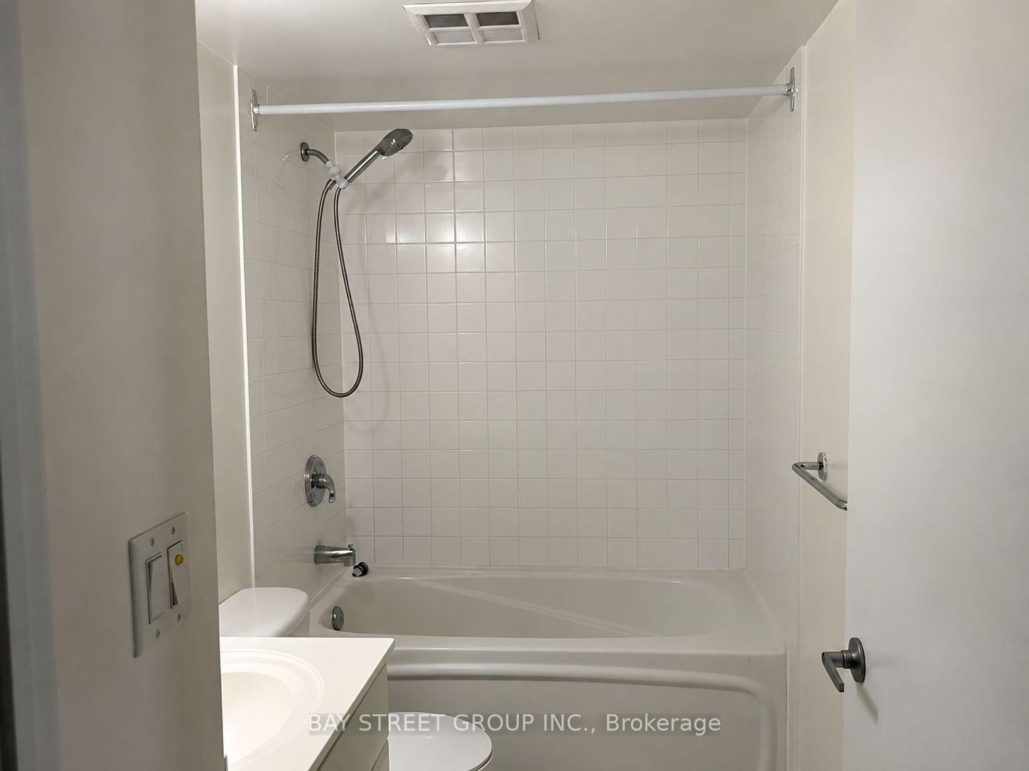 Photo 9 of 36 Lee Centre Drive, Scarborough, Woburn — HOMEH
