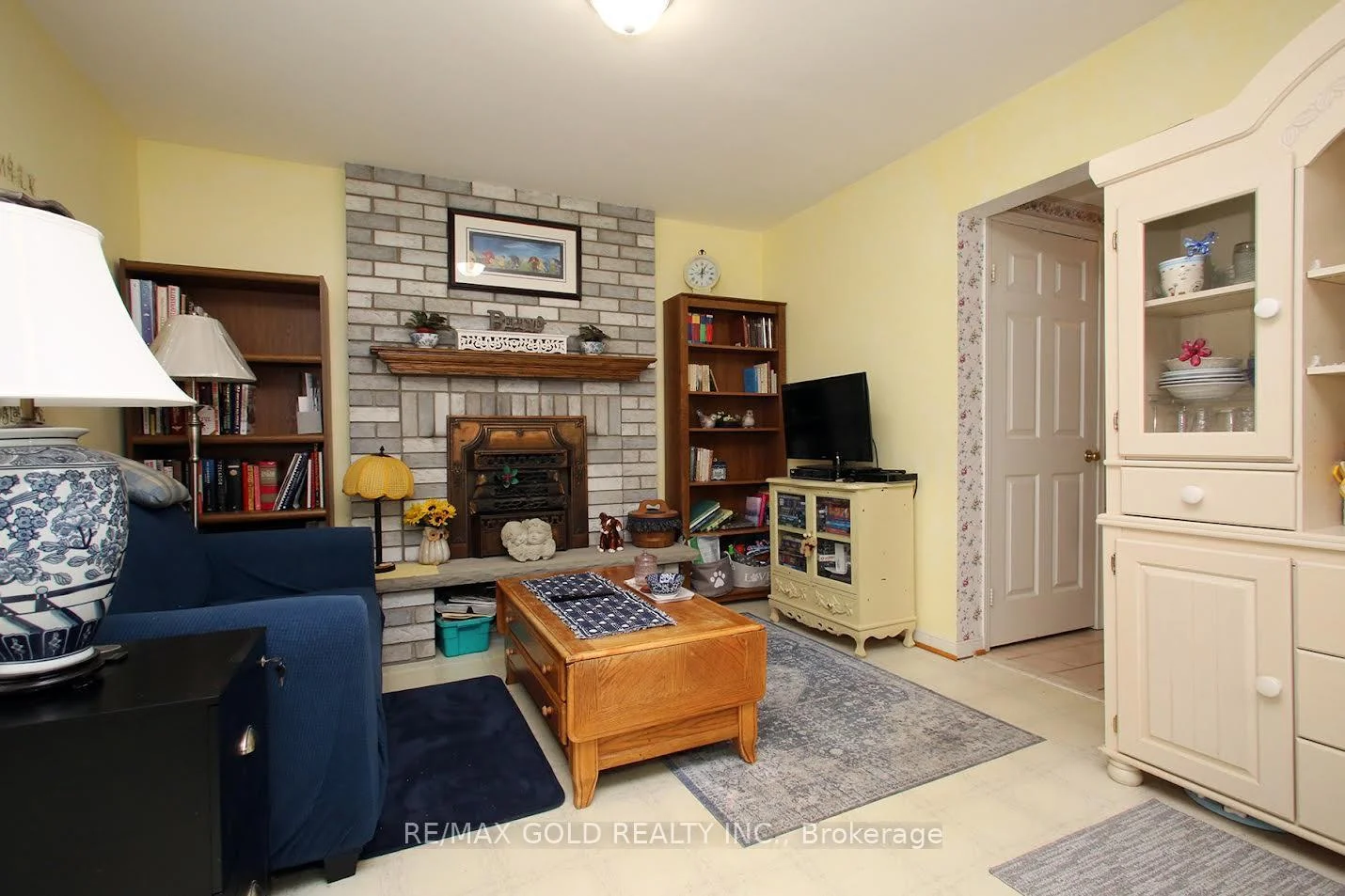 Photo 4 of 65 Cheviot Crescent, Brampton, Heart Lake East — HOMEH