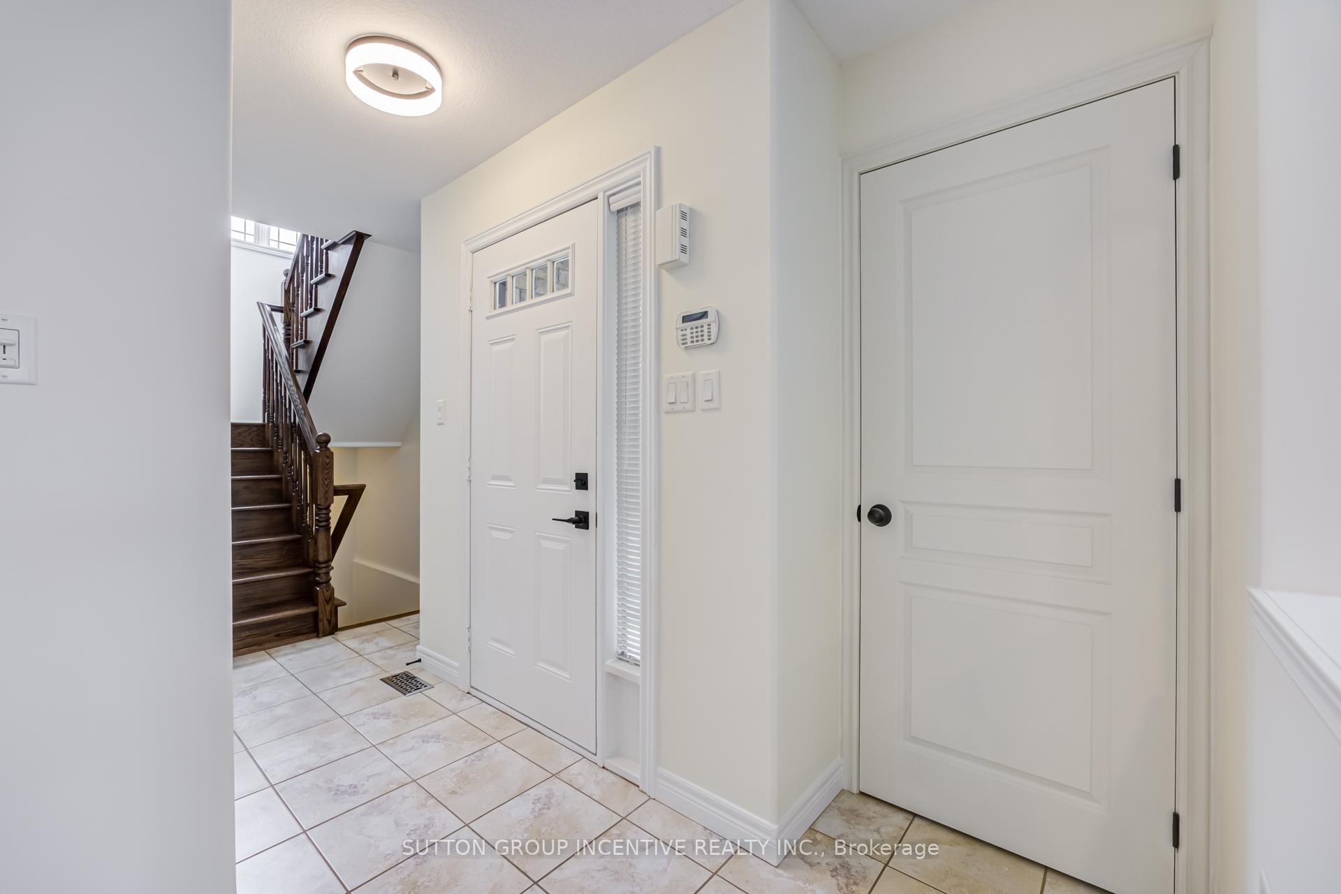 Photo 6 of 46 Viking Drive, Hamilton, Binbrook — HOMEH